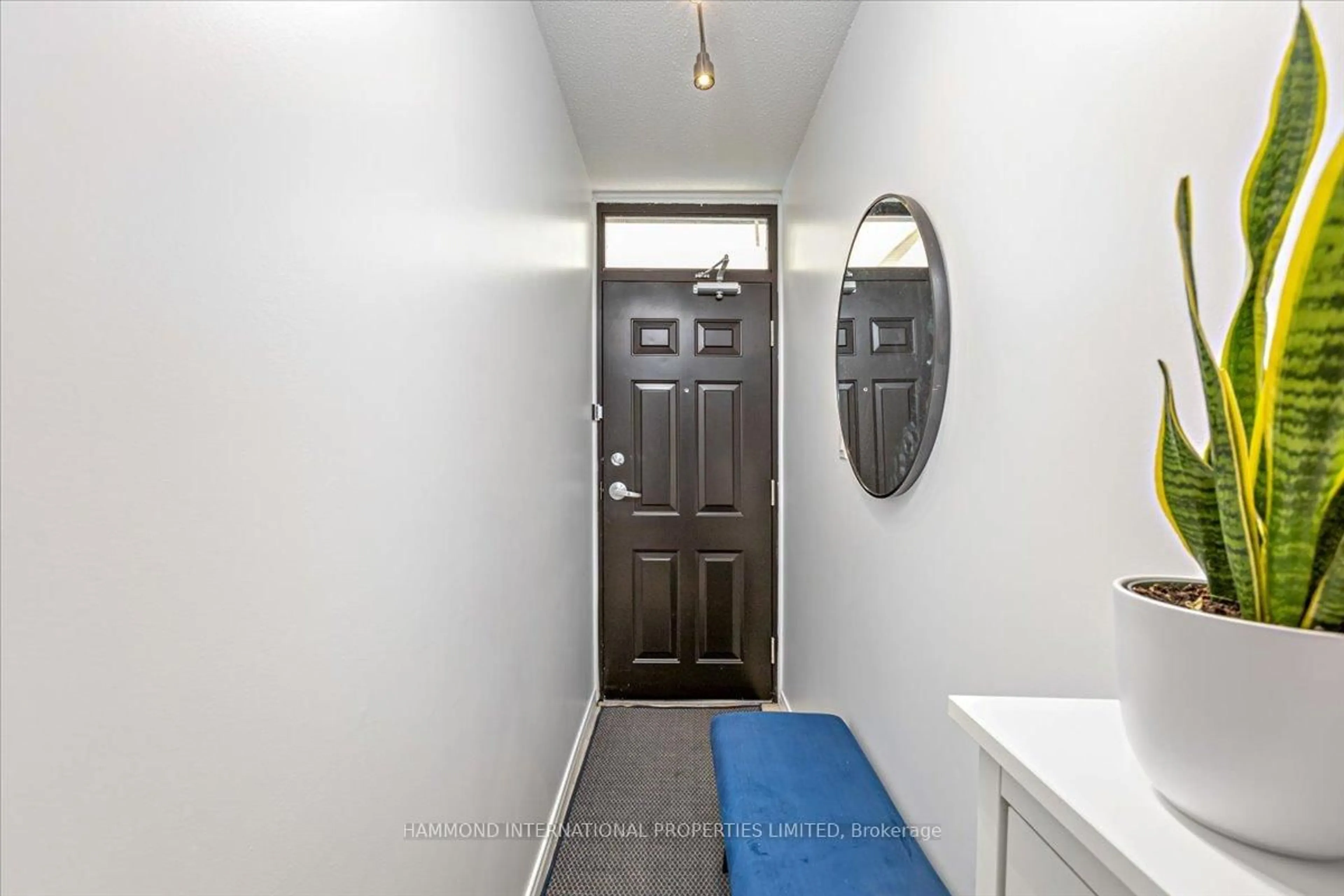 Indoor entryway for 46 Western Battery Rd #838, Toronto Ontario M6K 3P1