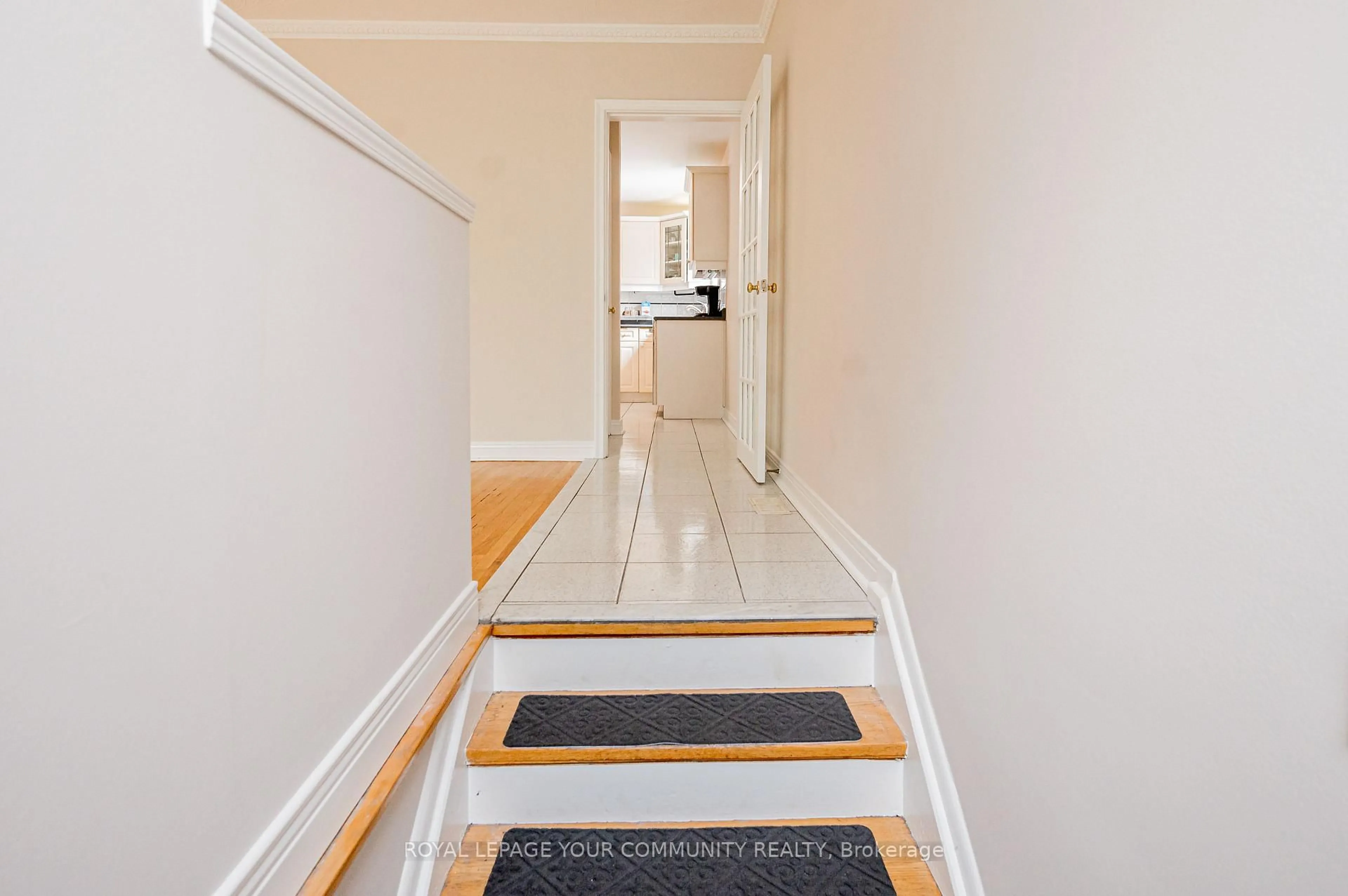 Indoor foyer for 775 Wilson Heights Blvd, Toronto Ontario M3H 2W1
