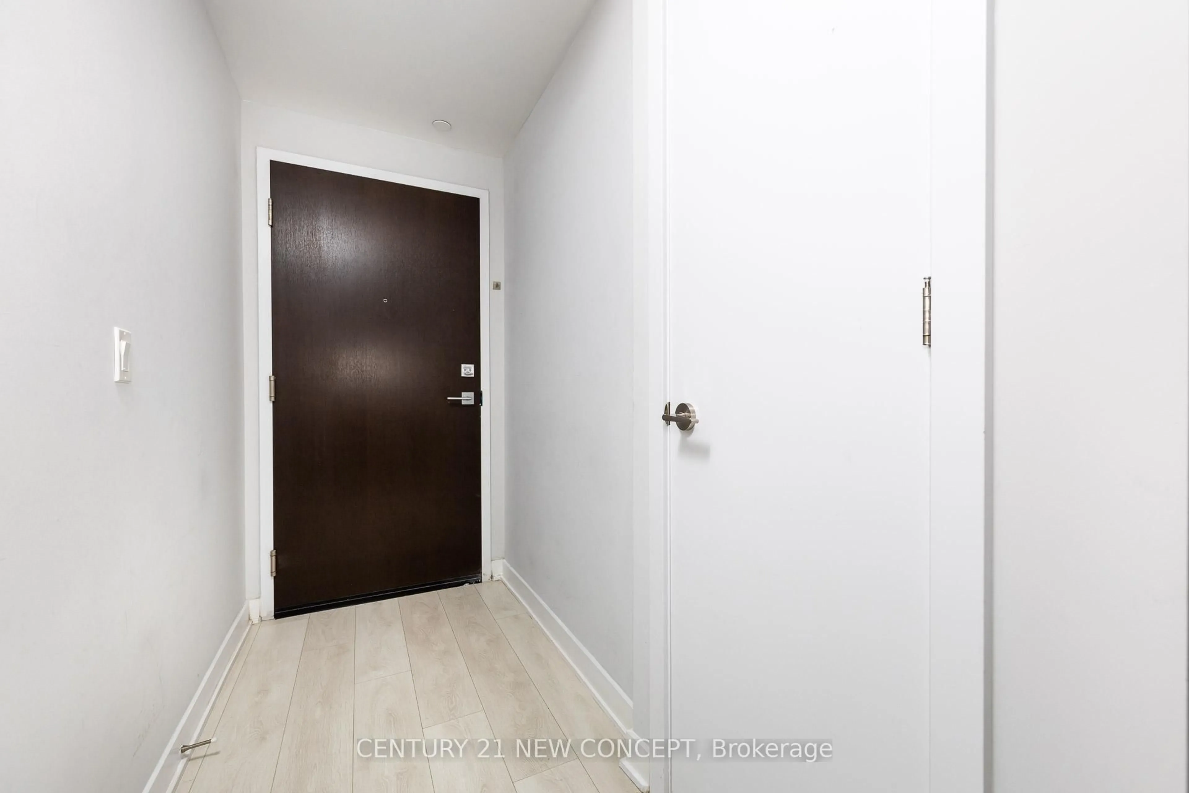 Unknown for 2221 Yonge St #3906, Toronto Ontario M4S 0B8