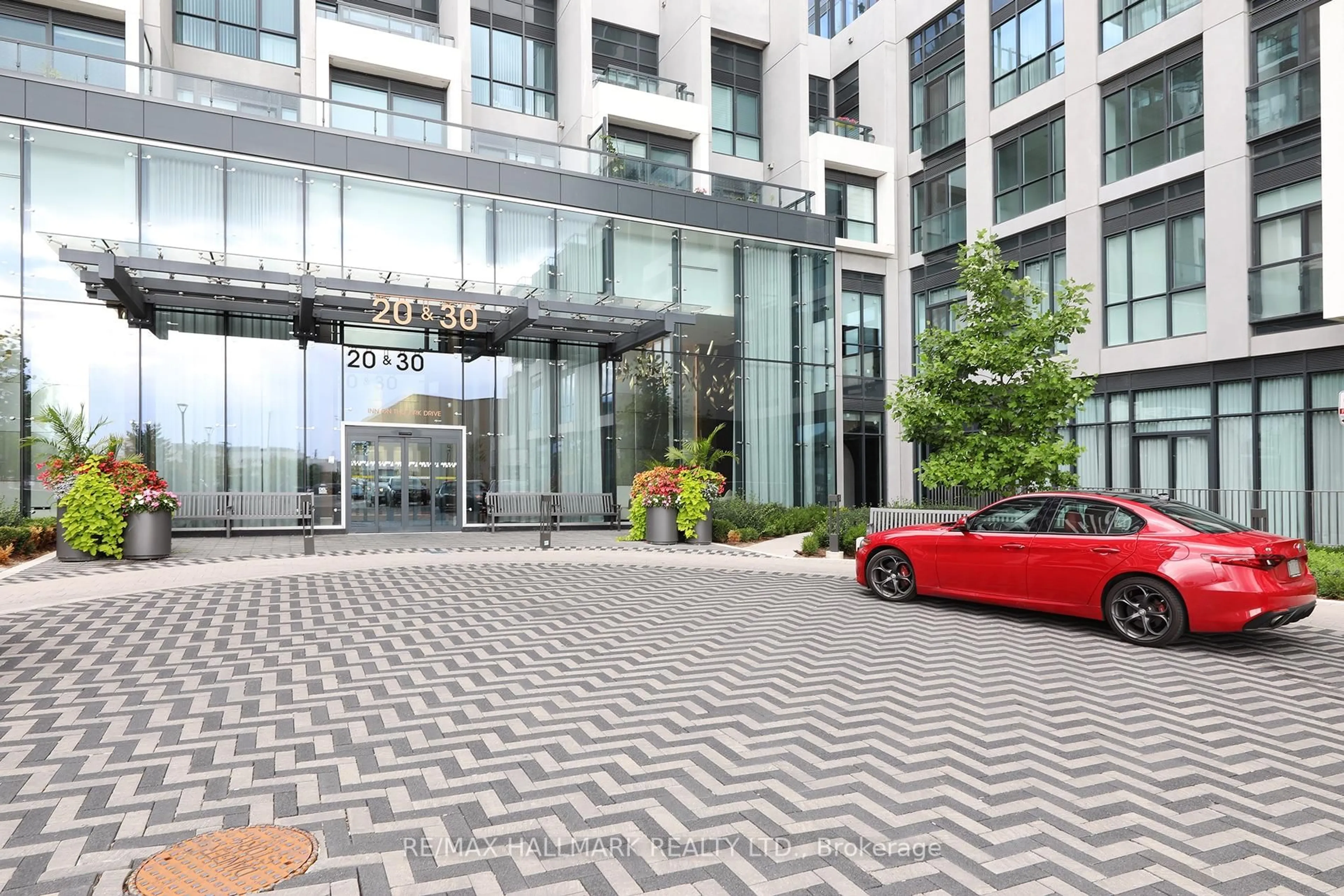 Patio, street for 20 Inn on the Park Dr #343, Toronto Ontario M3C 0P8