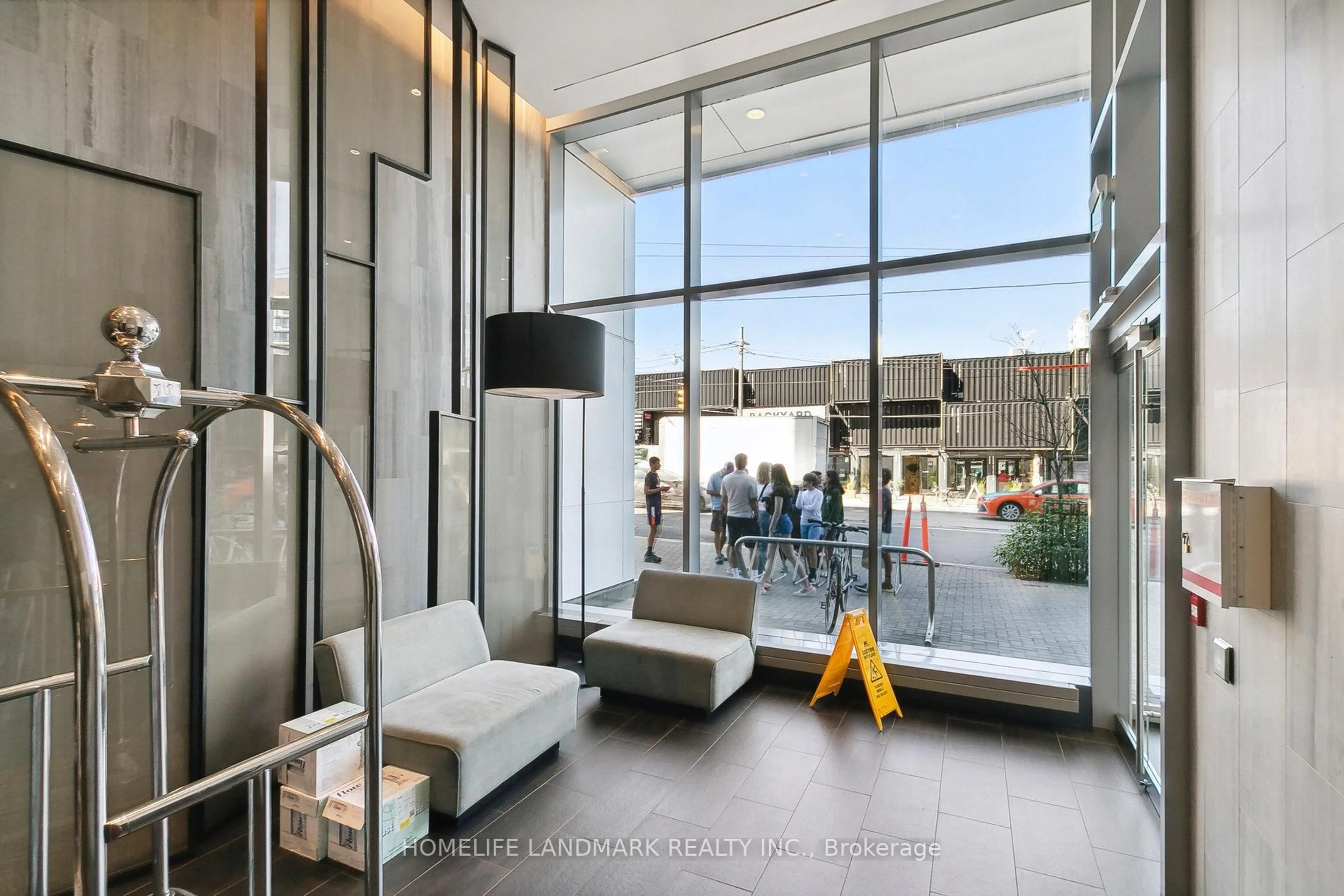 Lobby for 27 bathurst St #301w, Toronto Ontario M5V 0R1