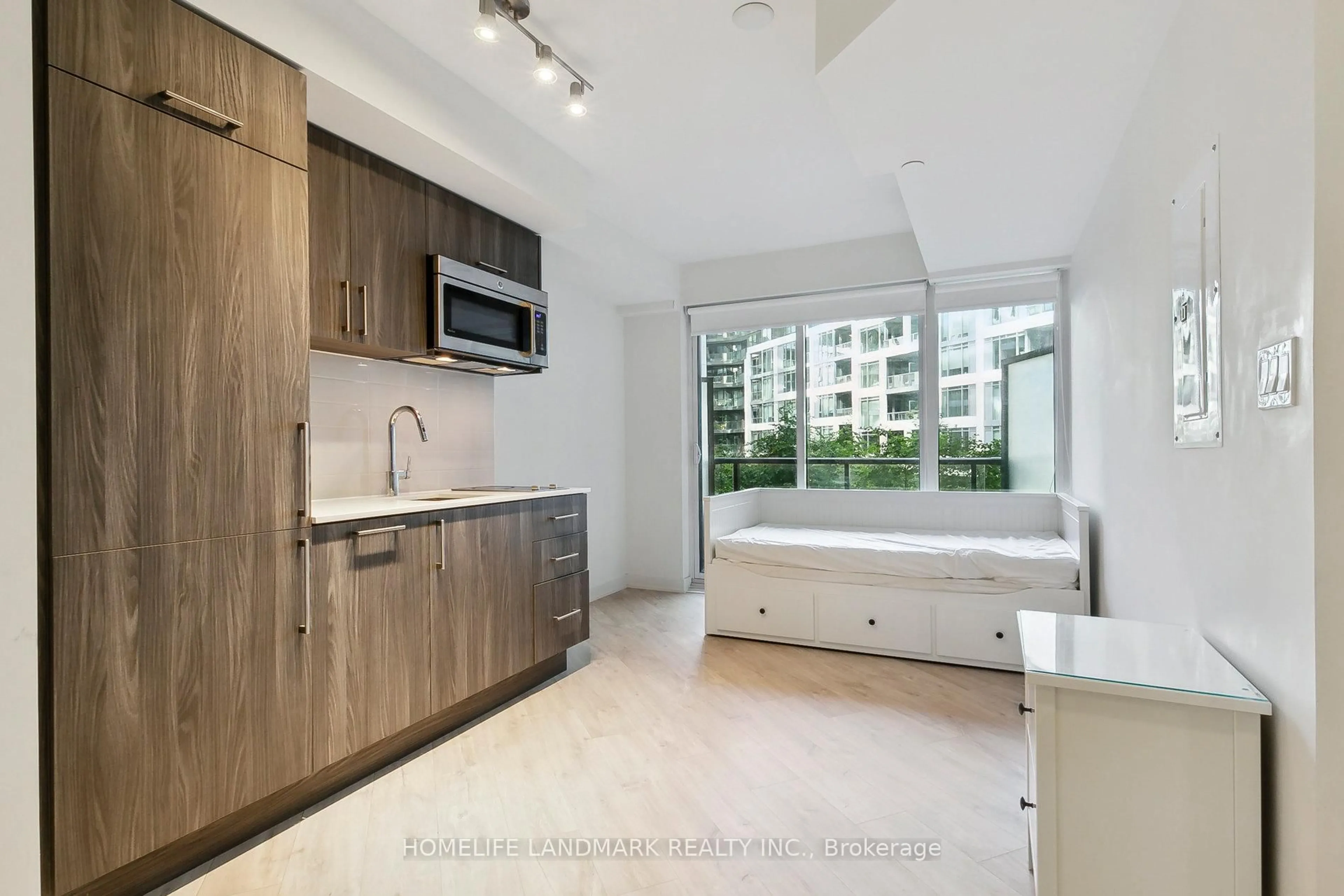Unknown for 27 bathurst St #301w, Toronto Ontario M5V 0R1