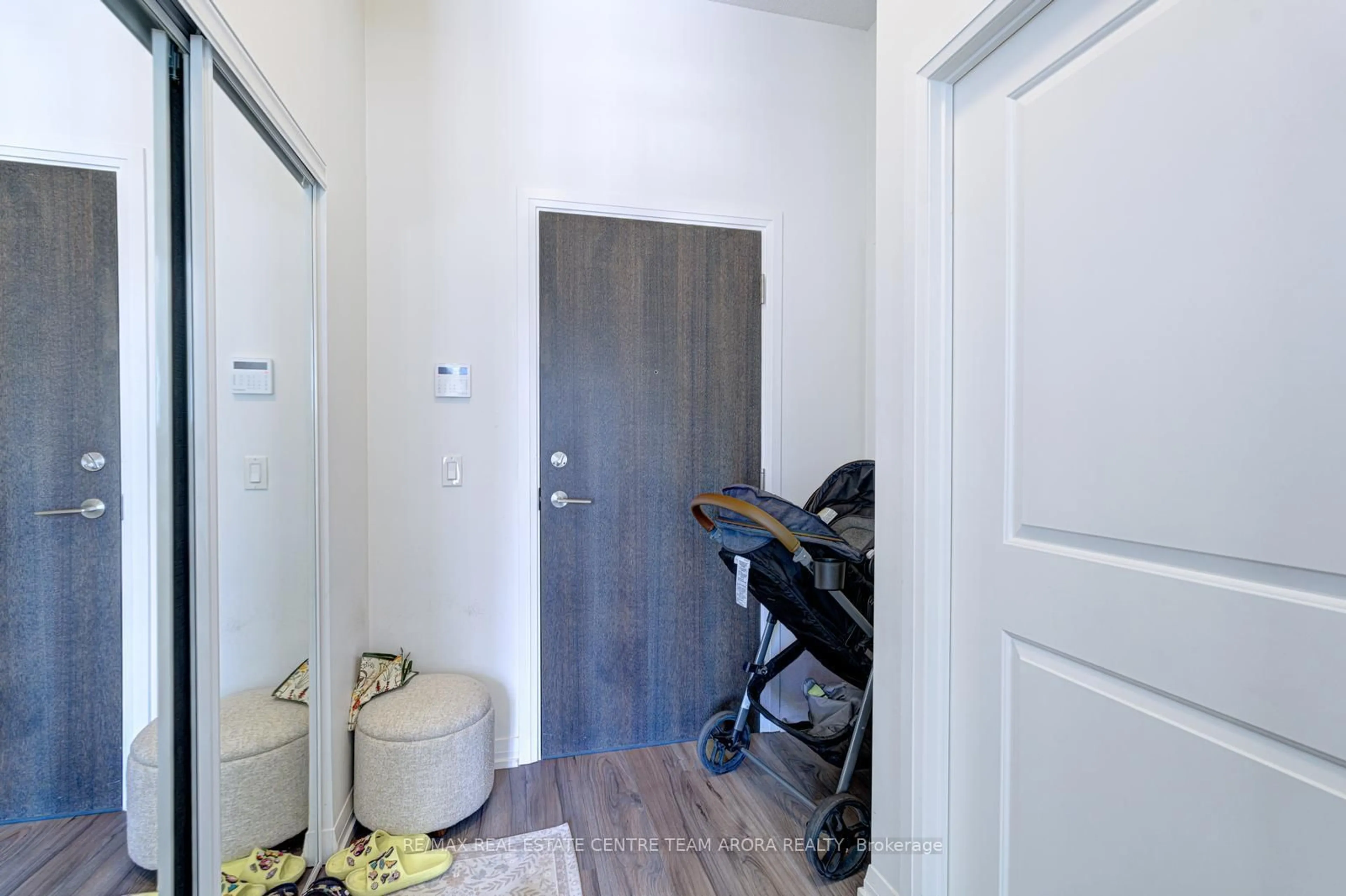 Indoor entryway for 50 Ann O'reilly Rd #107A, Toronto Ontario M2J 0C9