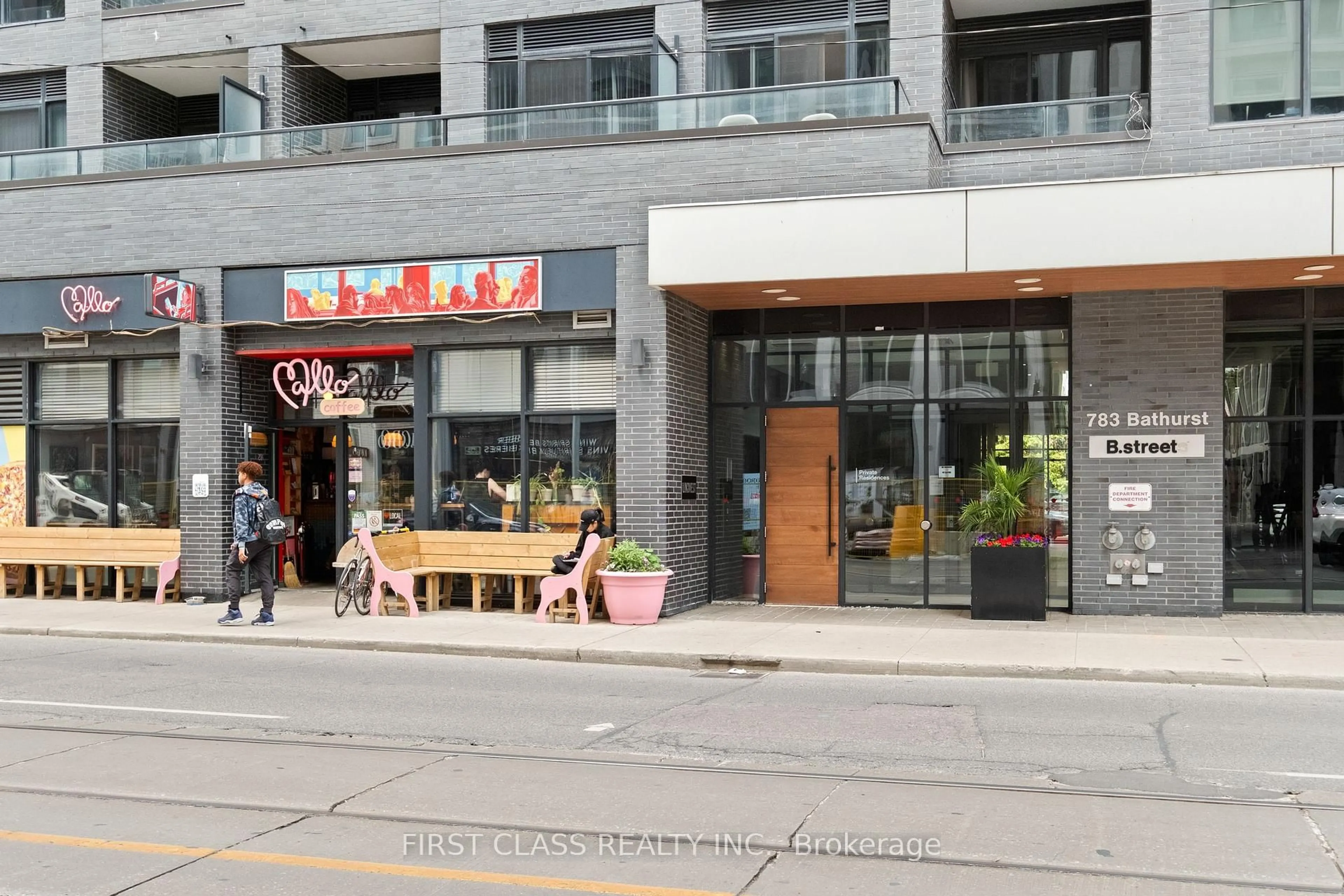 Patio, street for 783 Bathurst St #413, Toronto Ontario M5S 0A8