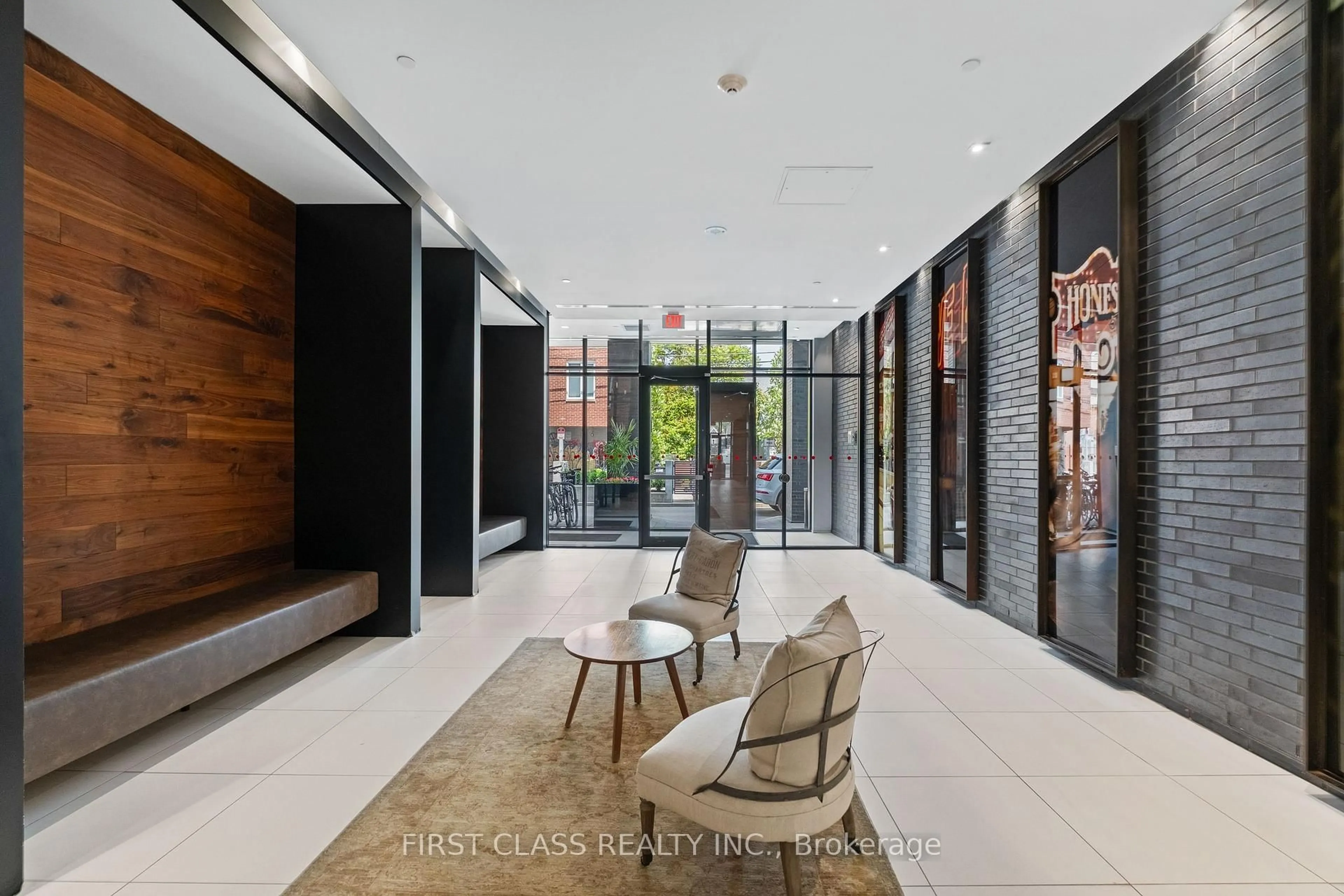 Indoor foyer for 783 Bathurst St #413, Toronto Ontario M5S 0A8