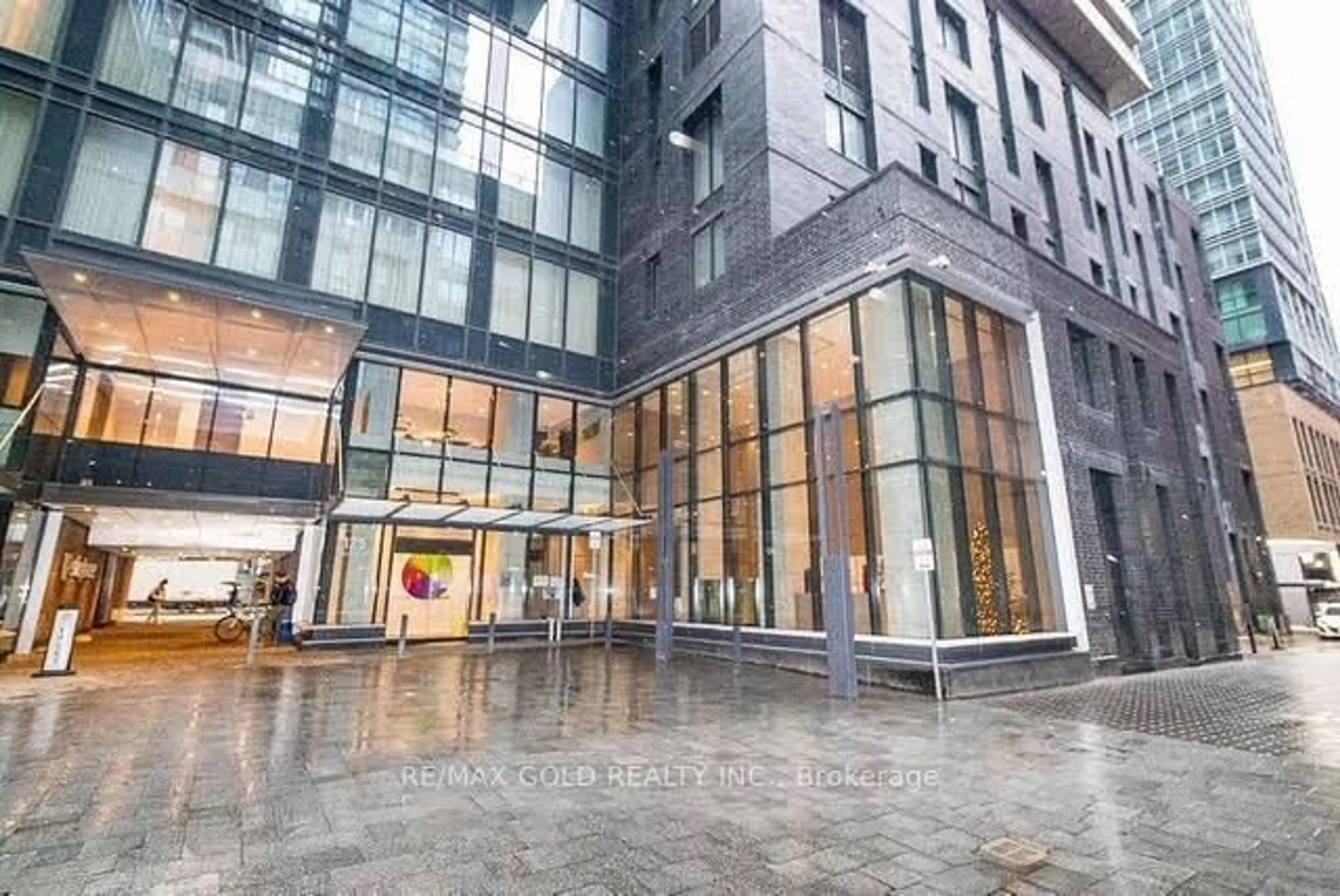 Indoor foyer for 125 Blue Jays Way #5503, Toronto Ontario M5V 0N5