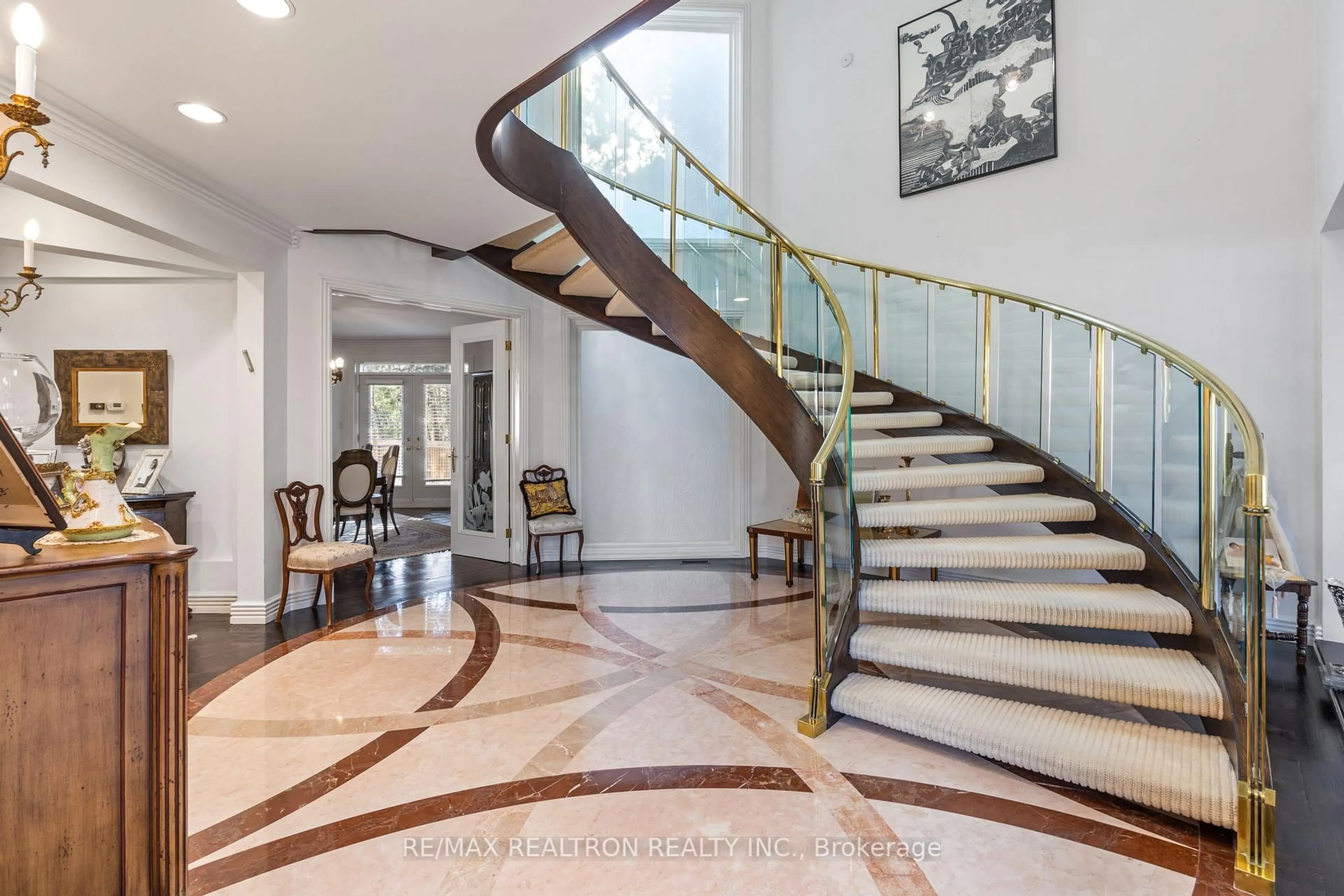 Indoor foyer for 83 Hillmount Ave, Toronto Ontario M6B 1X5