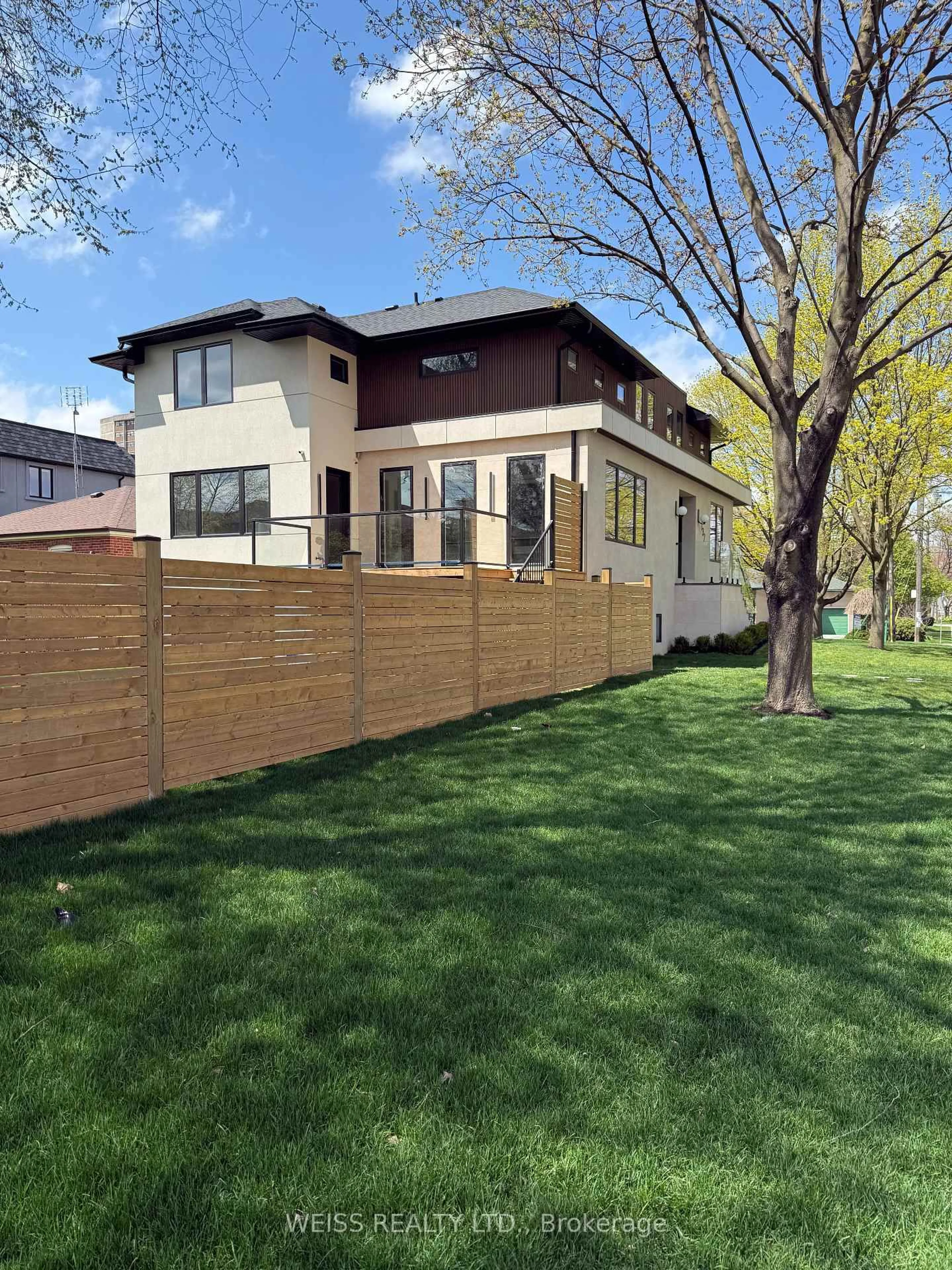 Home with vinyl exterior material, street for 137 Bannockburn Ave, Toronto Ontario M5M 2N4