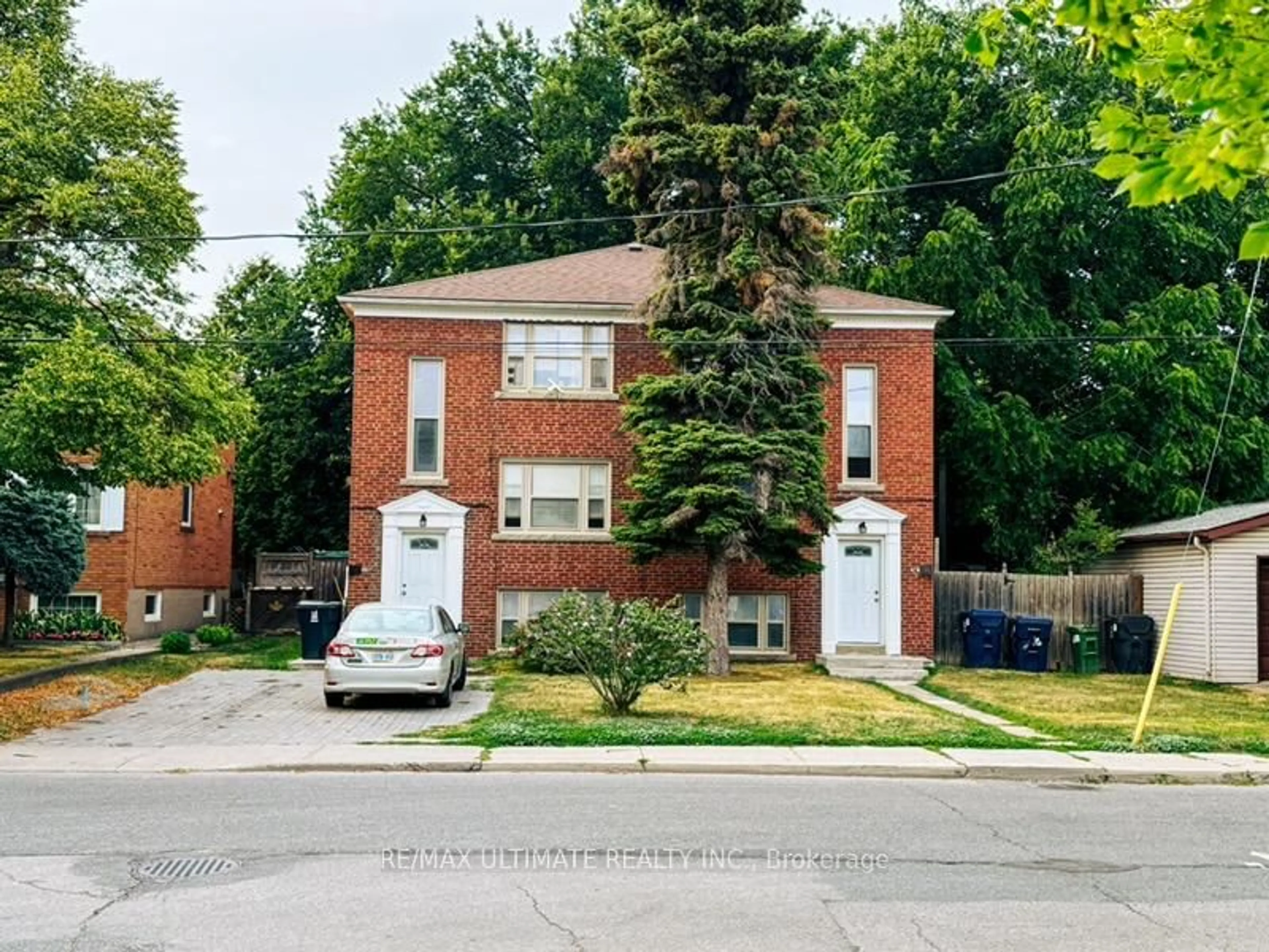 Home with brick exterior material, street for 576 Roehampton Ave, Toronto Ontario M4P 1S6