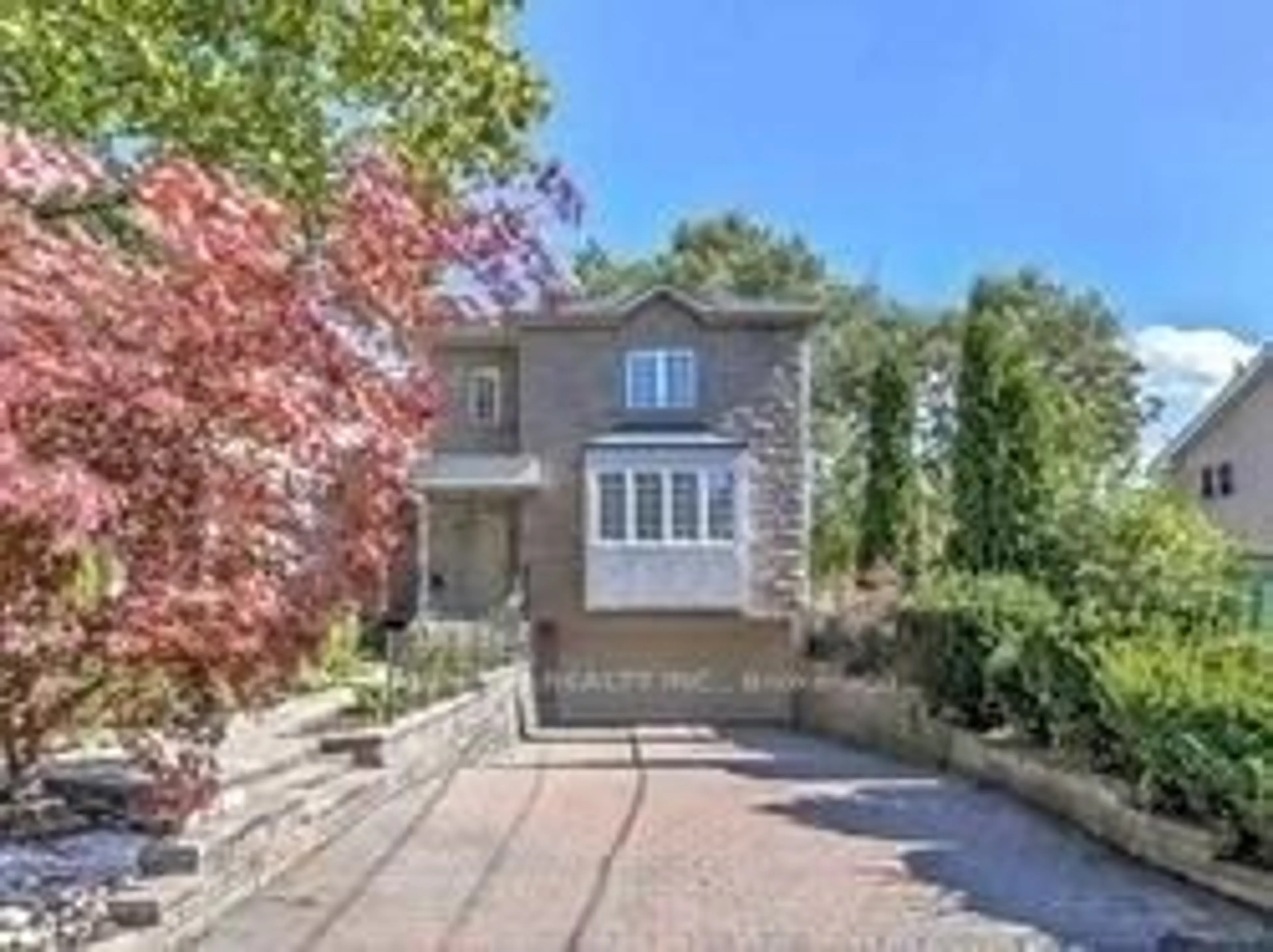 A pic from outside/outdoor area/front of a property/back of a property/a pic from drone, street for 401 Longmore St, Toronto Ontario M2N 5C2