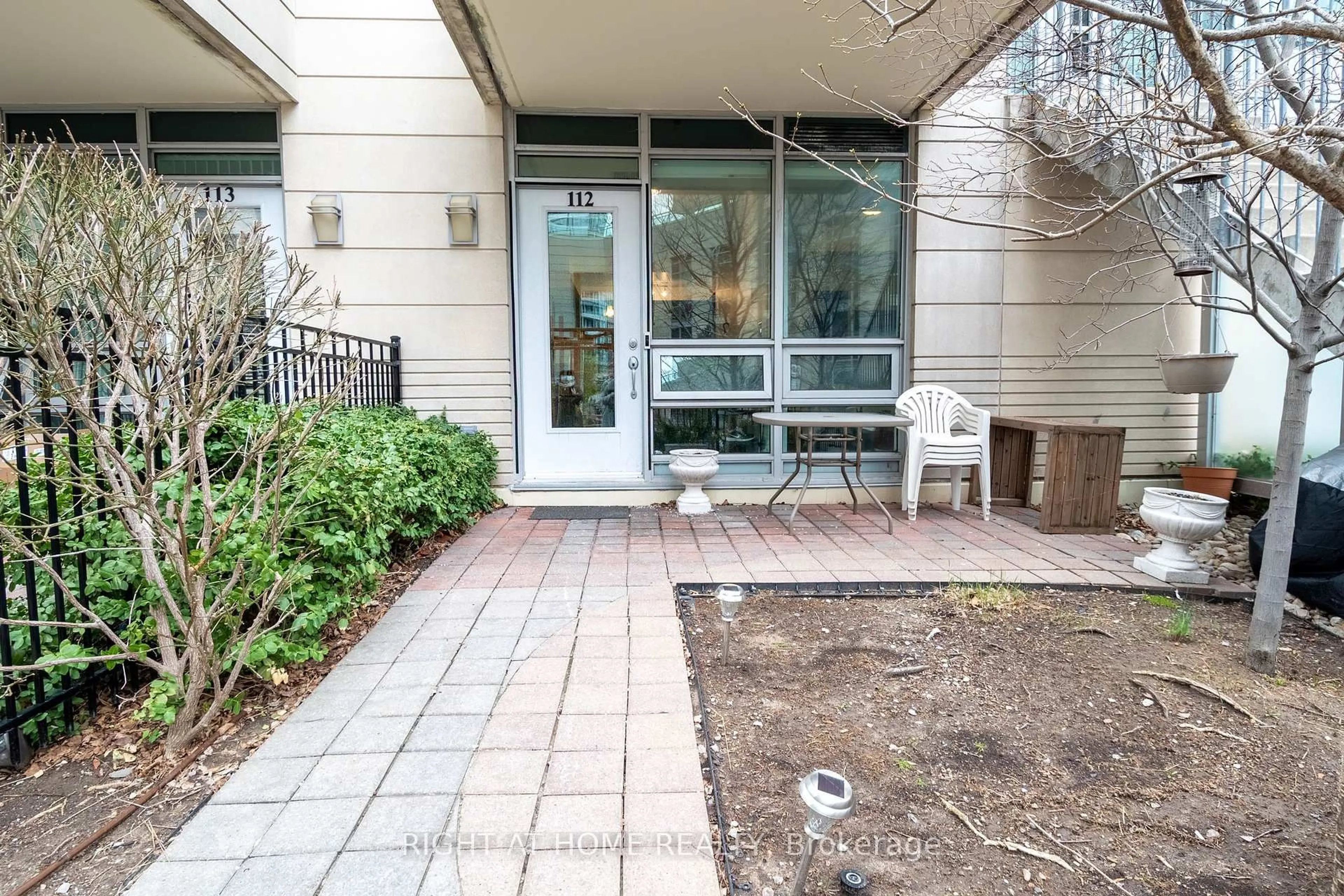 Patio, street for 31 Olive Ave #112, Toronto Ontario M2N 4N4