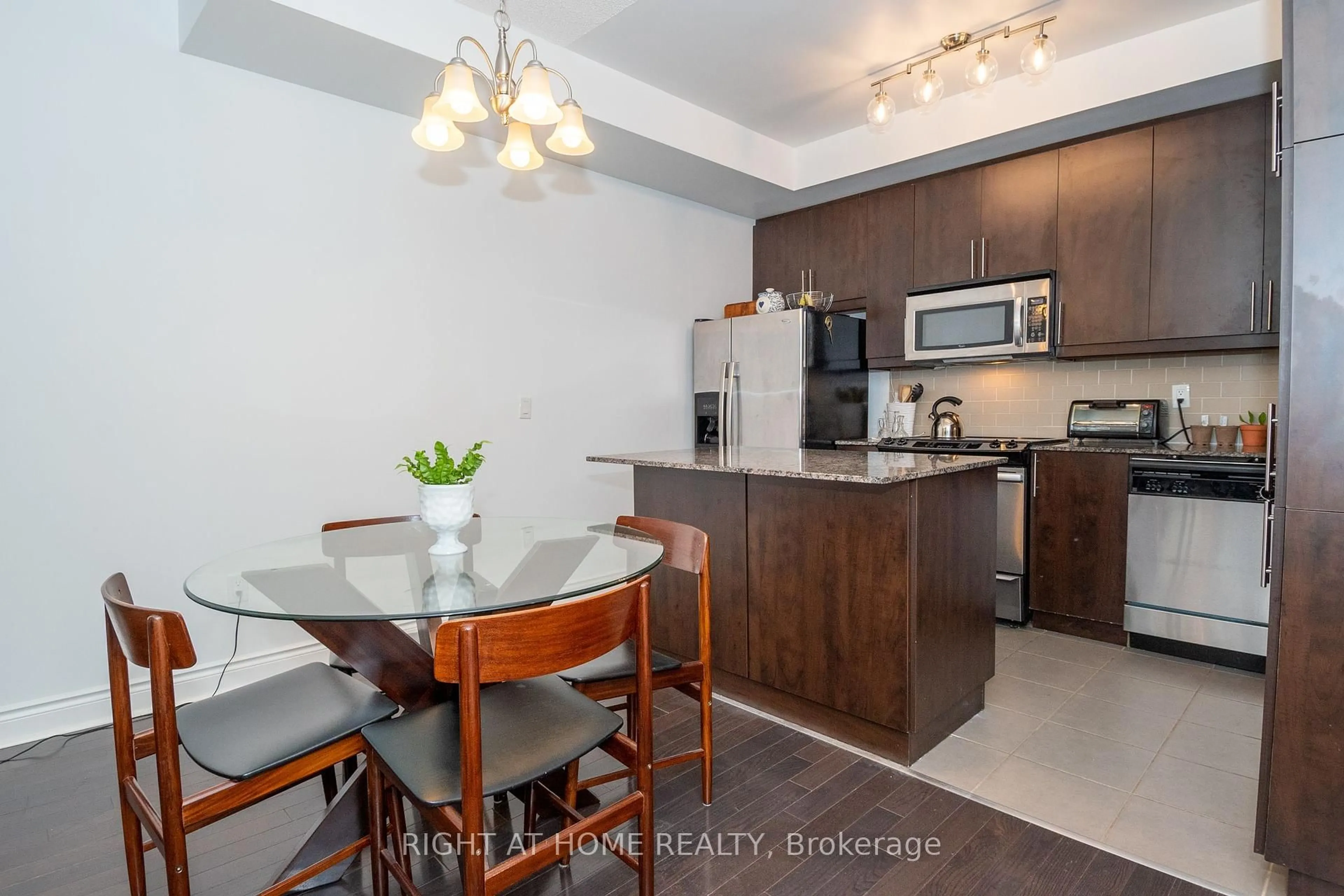 Open concept kitchen, wood/laminate floor for 31 Olive Ave #112, Toronto Ontario M2N 4N4