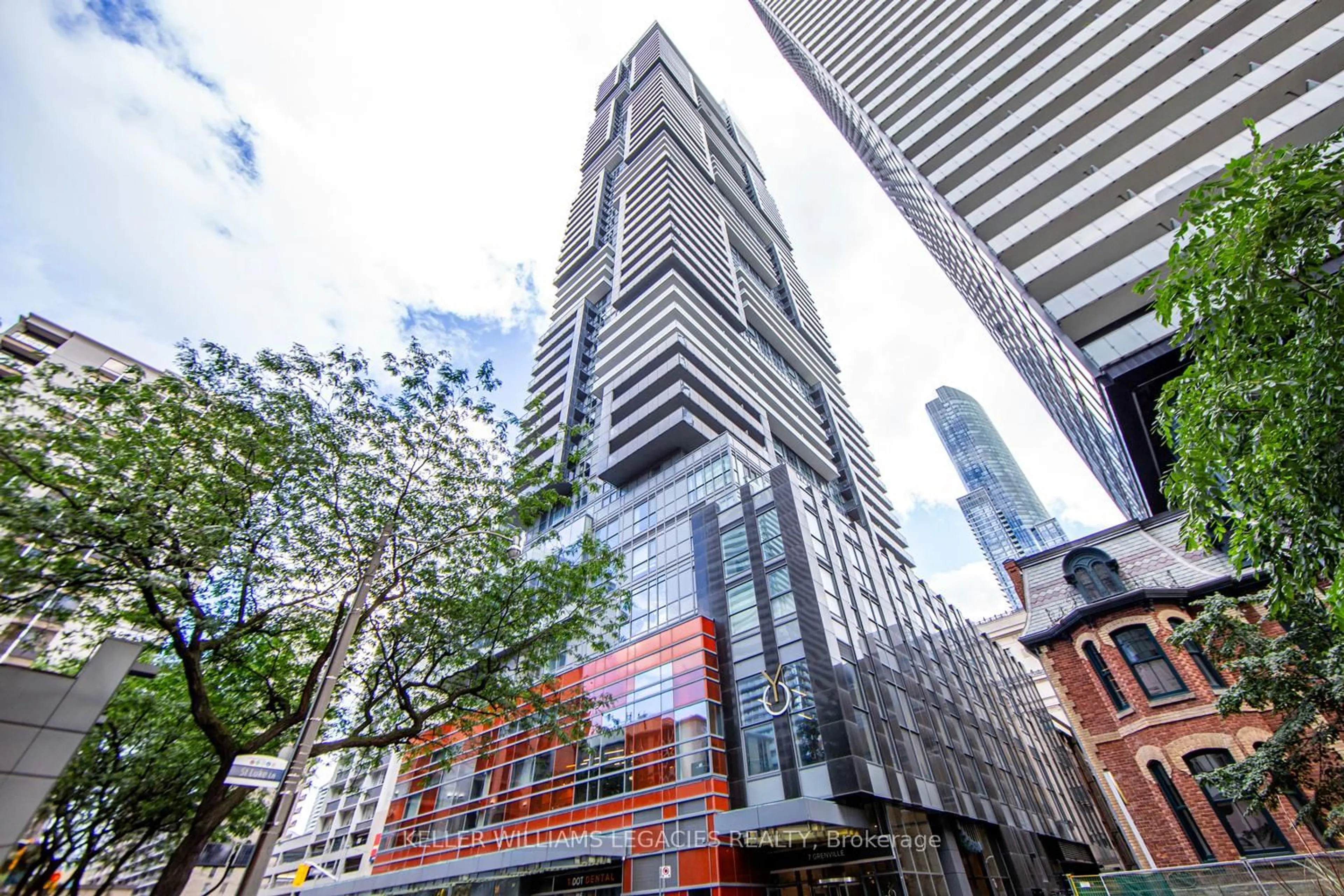 Indoor foyer for 7 Grenville St #3705, Toronto Ontario M4Y 0E9