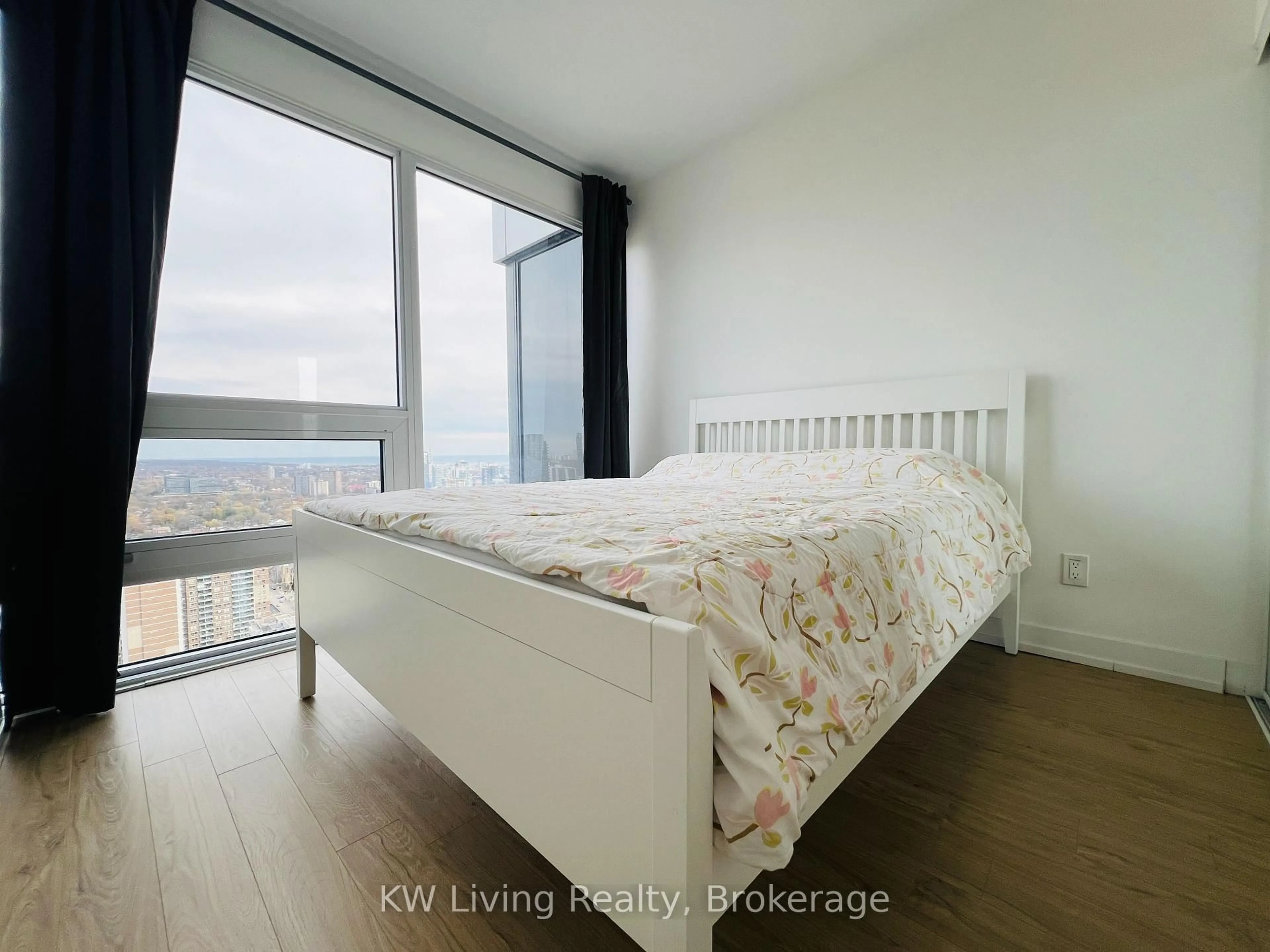 Bedroom with bed, wood/laminate floor for 85 Wood St #4315, Toronto Ontario M4Y 0E8
