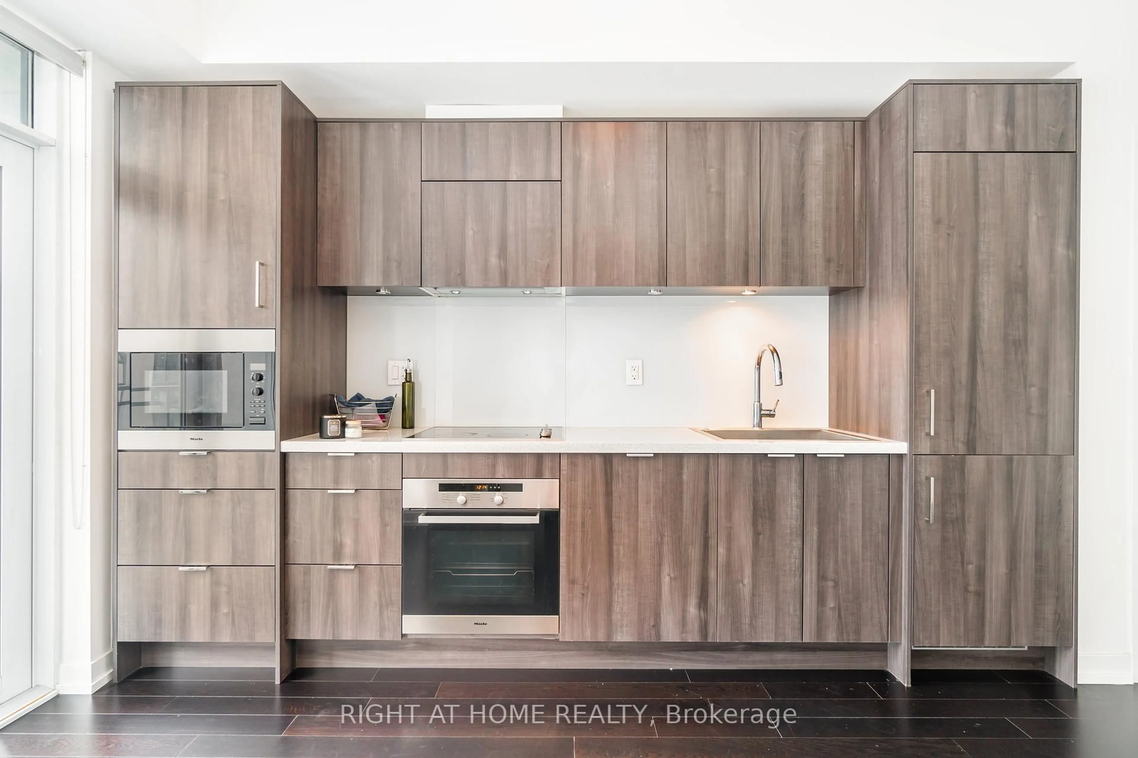 Standard kitchen, wood/laminate floor for 21 Widmer St #1403, Toronto Ontario M5V 0B8