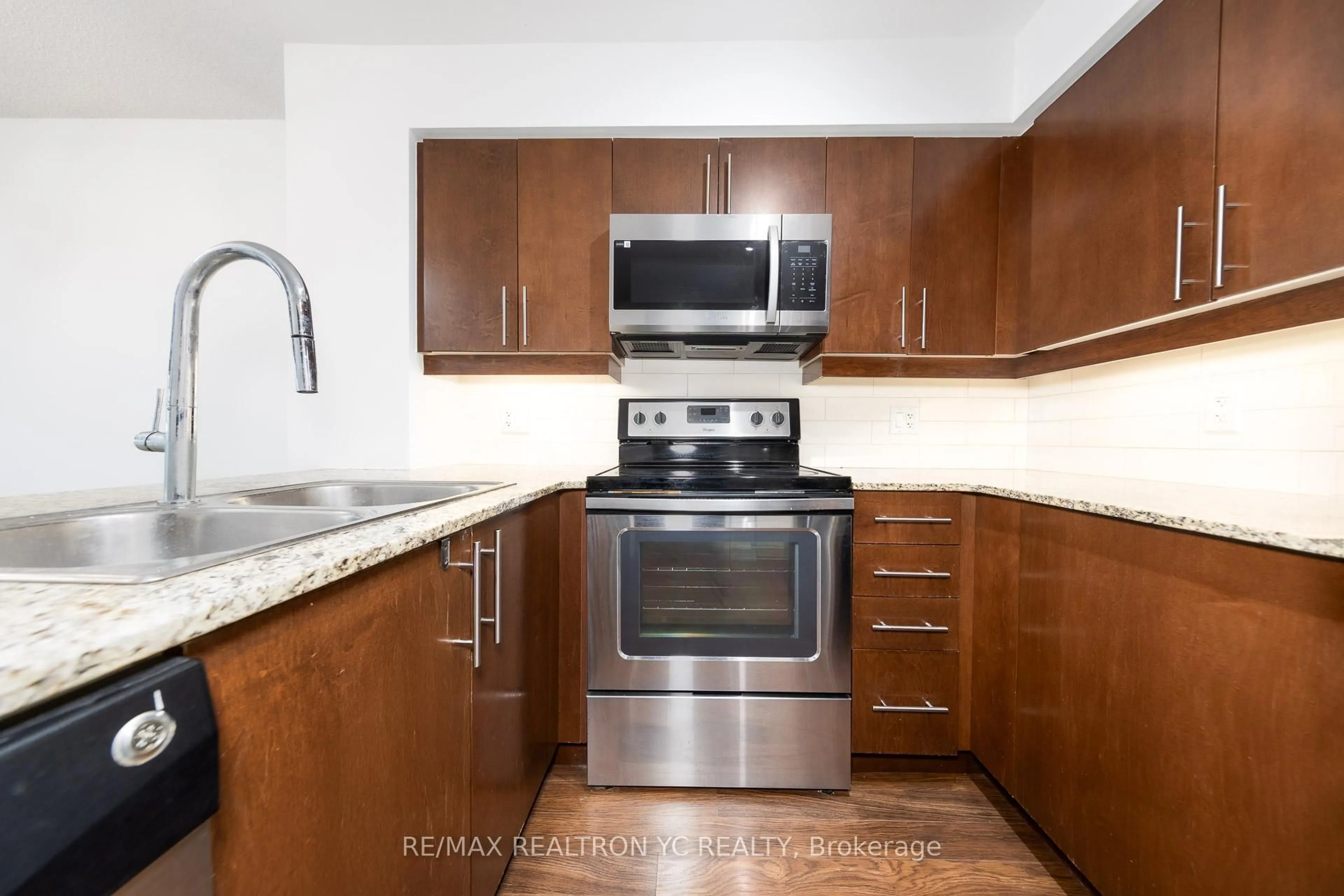 Standard kitchen, unknown for 2191 Yonge St #1103, Toronto Ontario M4S 2H8