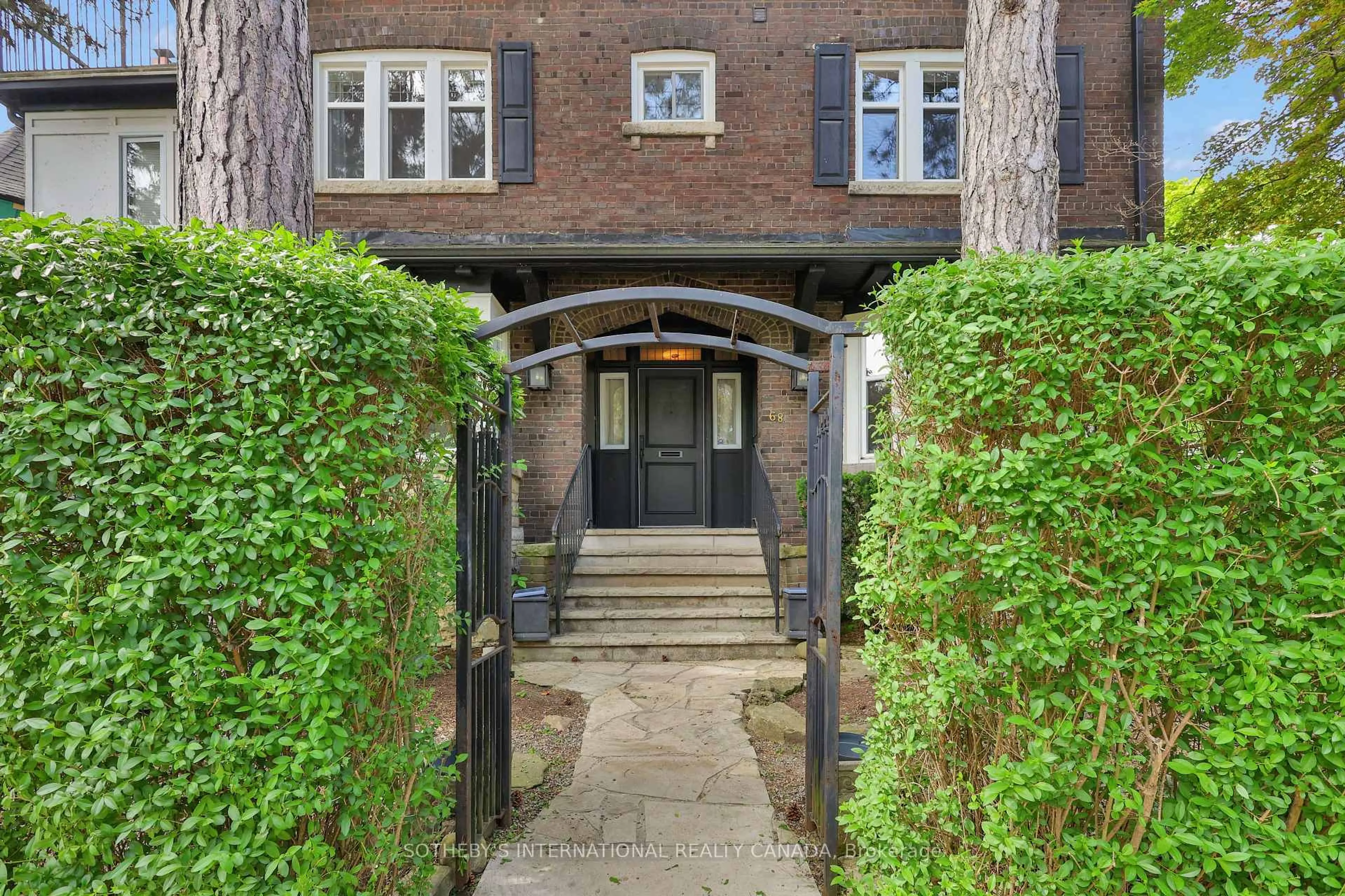 Indoor foyer for 68 Astley Ave, Toronto Ontario M4W 3B4