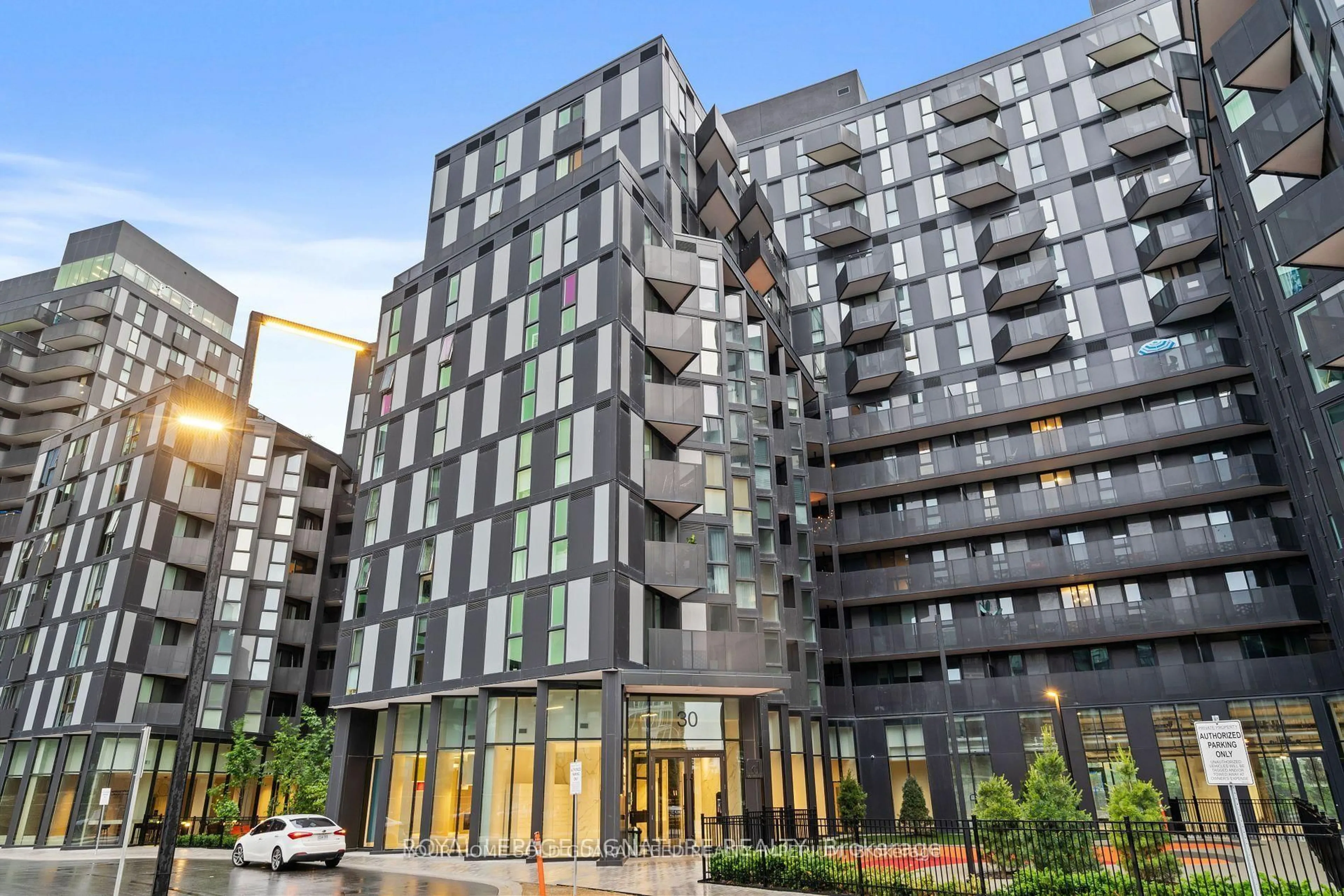 Unknown for 30 Tretti Way #1026, Toronto Ontario M3H 0E3