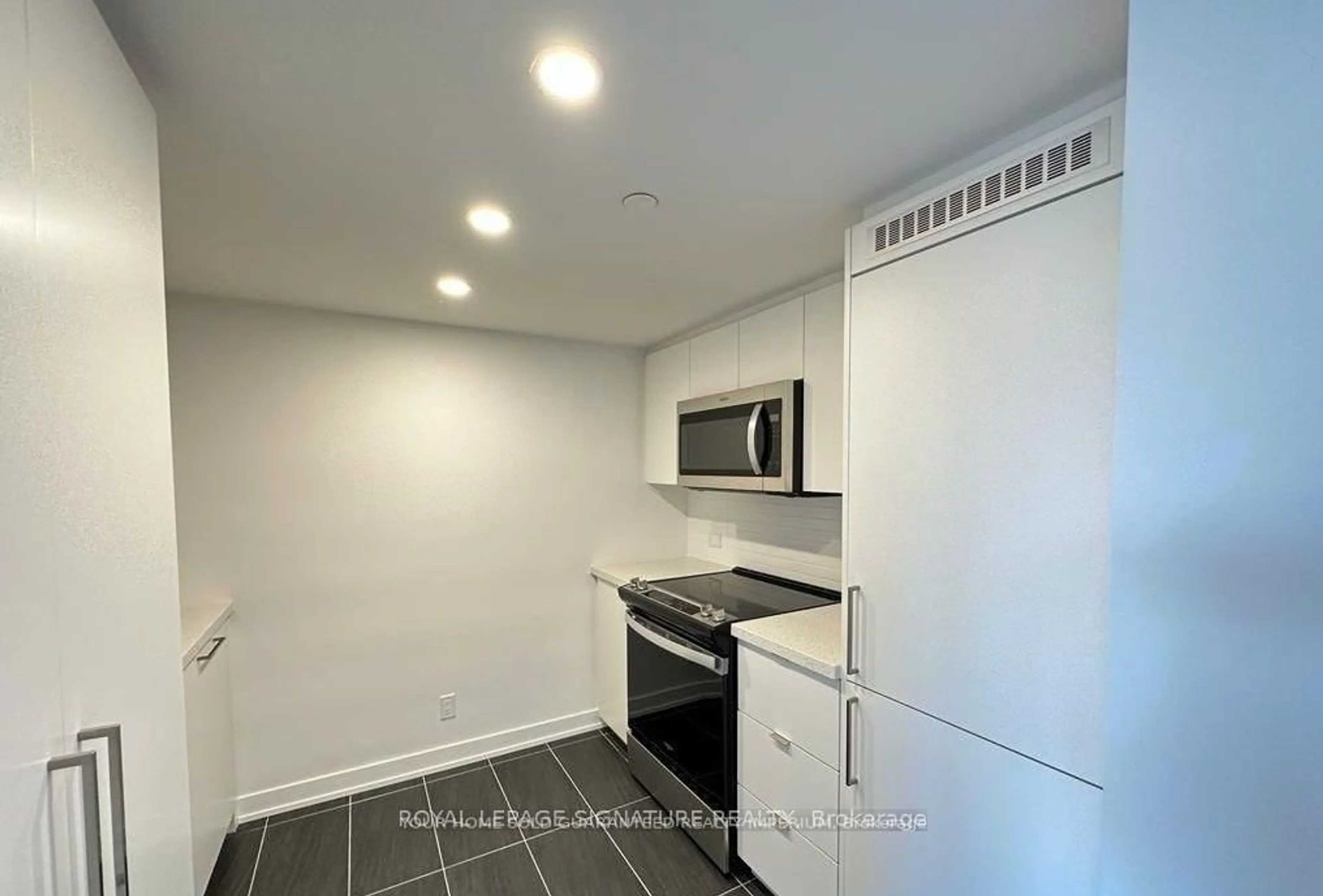 Standard kitchen, unknown for 30 Tretti Way #1026, Toronto Ontario M3H 0E3
