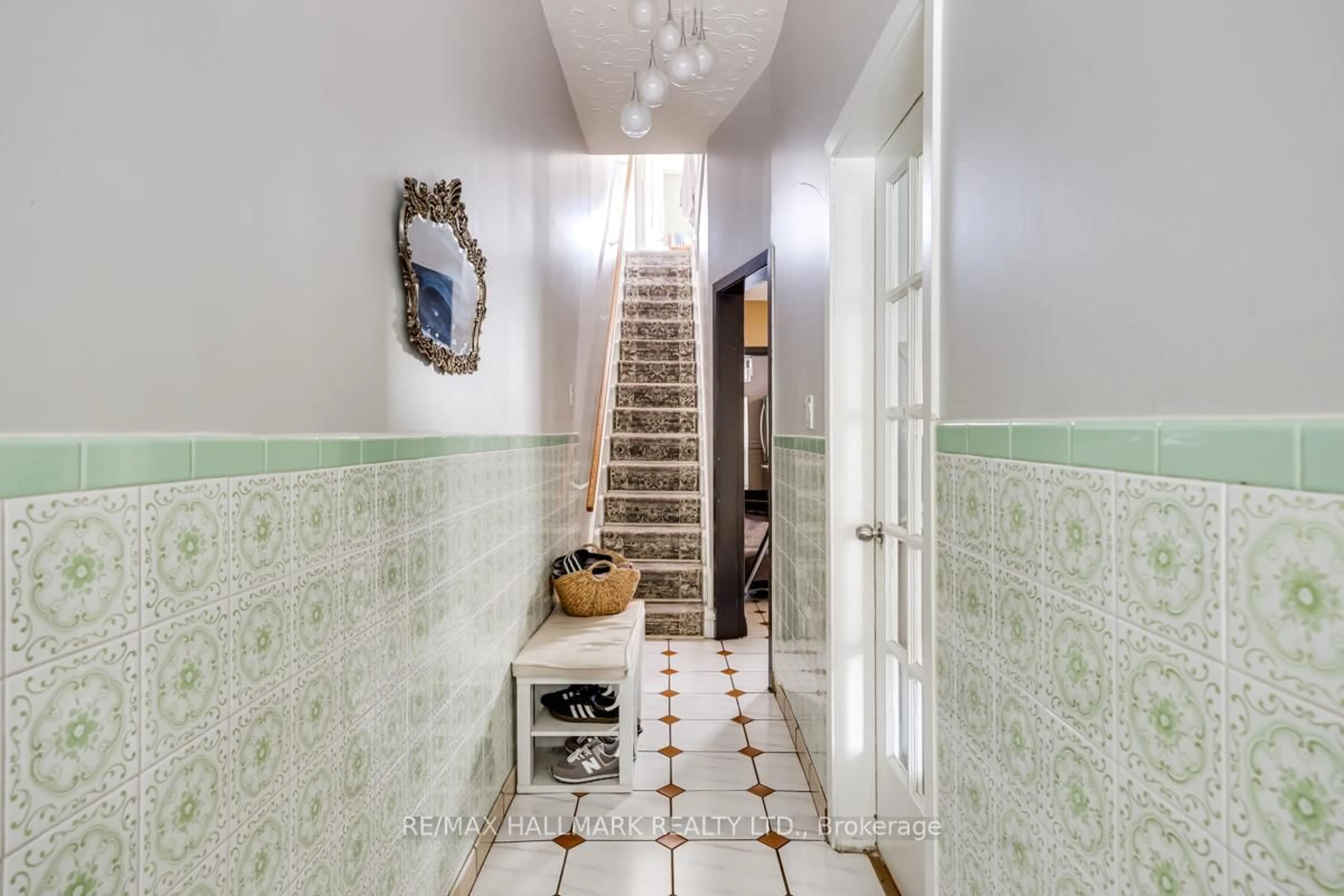 Indoor foyer for 227 Shaw St, Toronto Ontario M6J 2W7