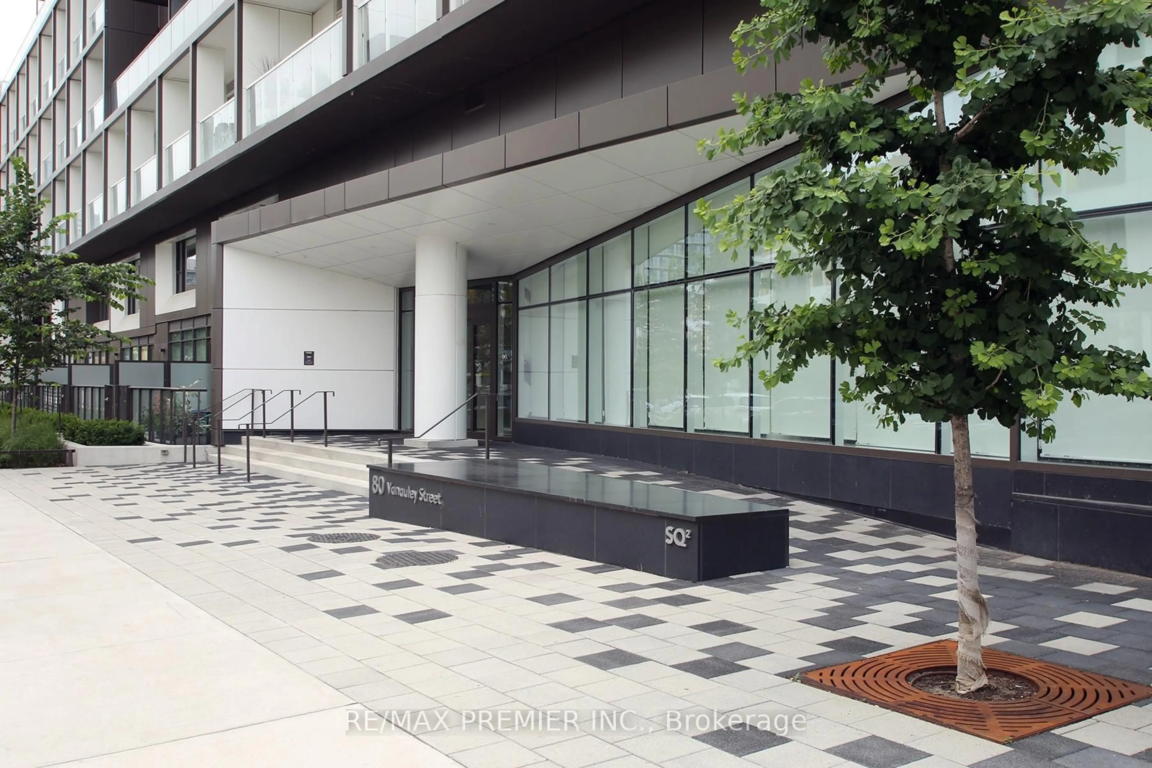 Indoor foyer for 80 Vanauley St #906, Toronto Ontario M5T 0C9