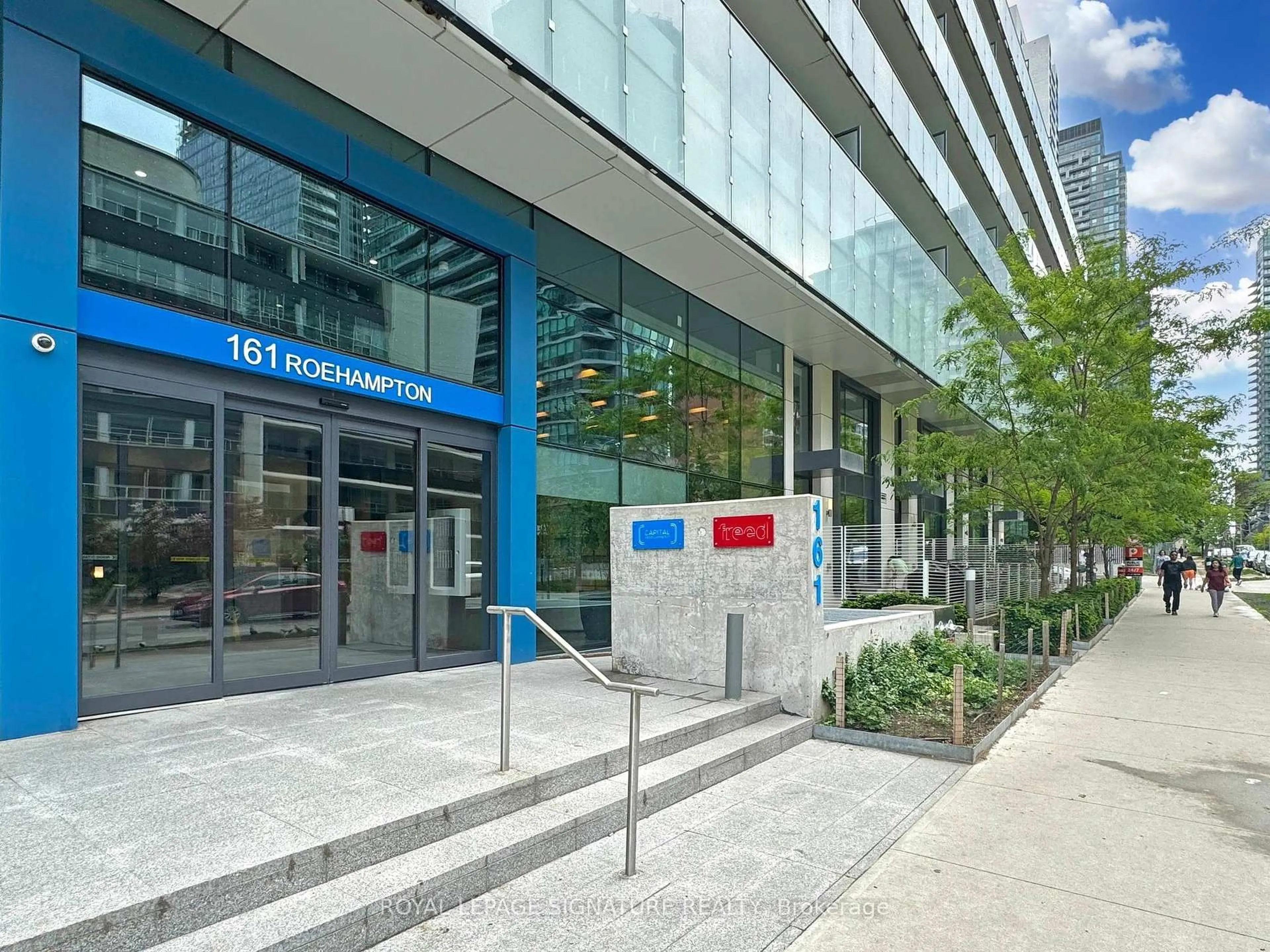 Indoor foyer for 161 Roehampton Ave #605, Toronto Ontario M4P 0C8