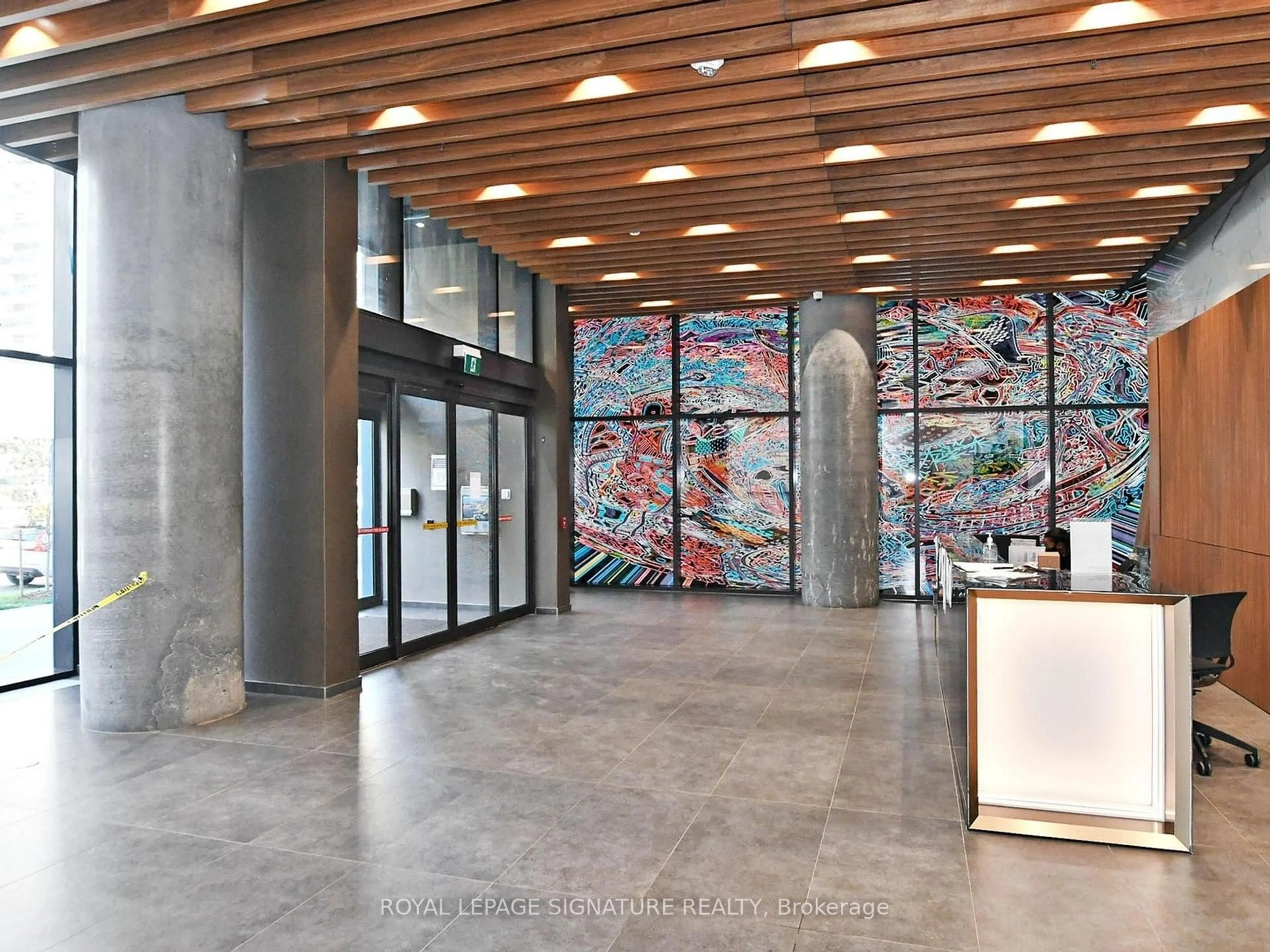 Indoor foyer for 161 Roehampton Ave #605, Toronto Ontario M4P 0C8