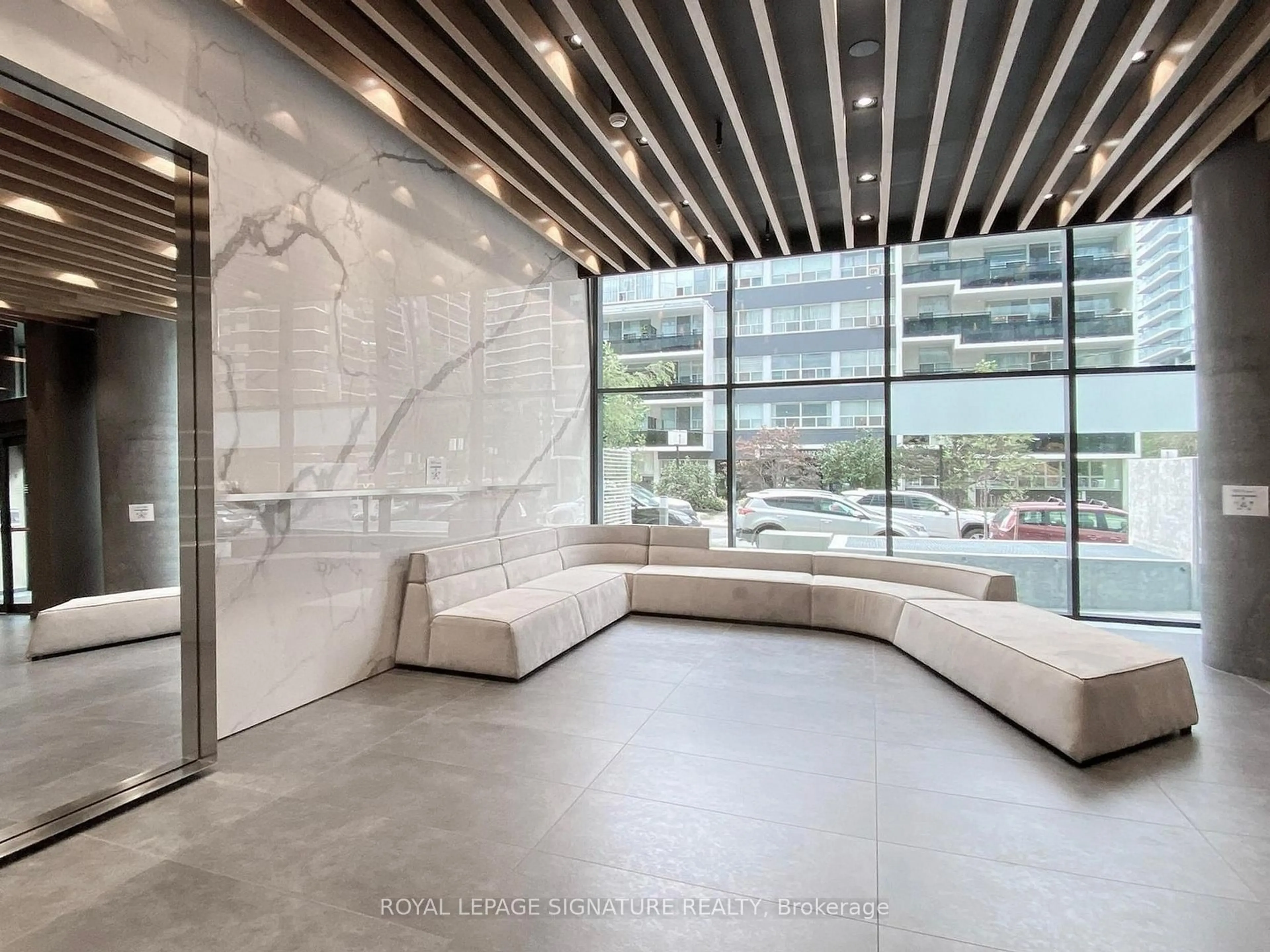 Indoor foyer for 161 Roehampton Ave #605, Toronto Ontario M4P 0C8
