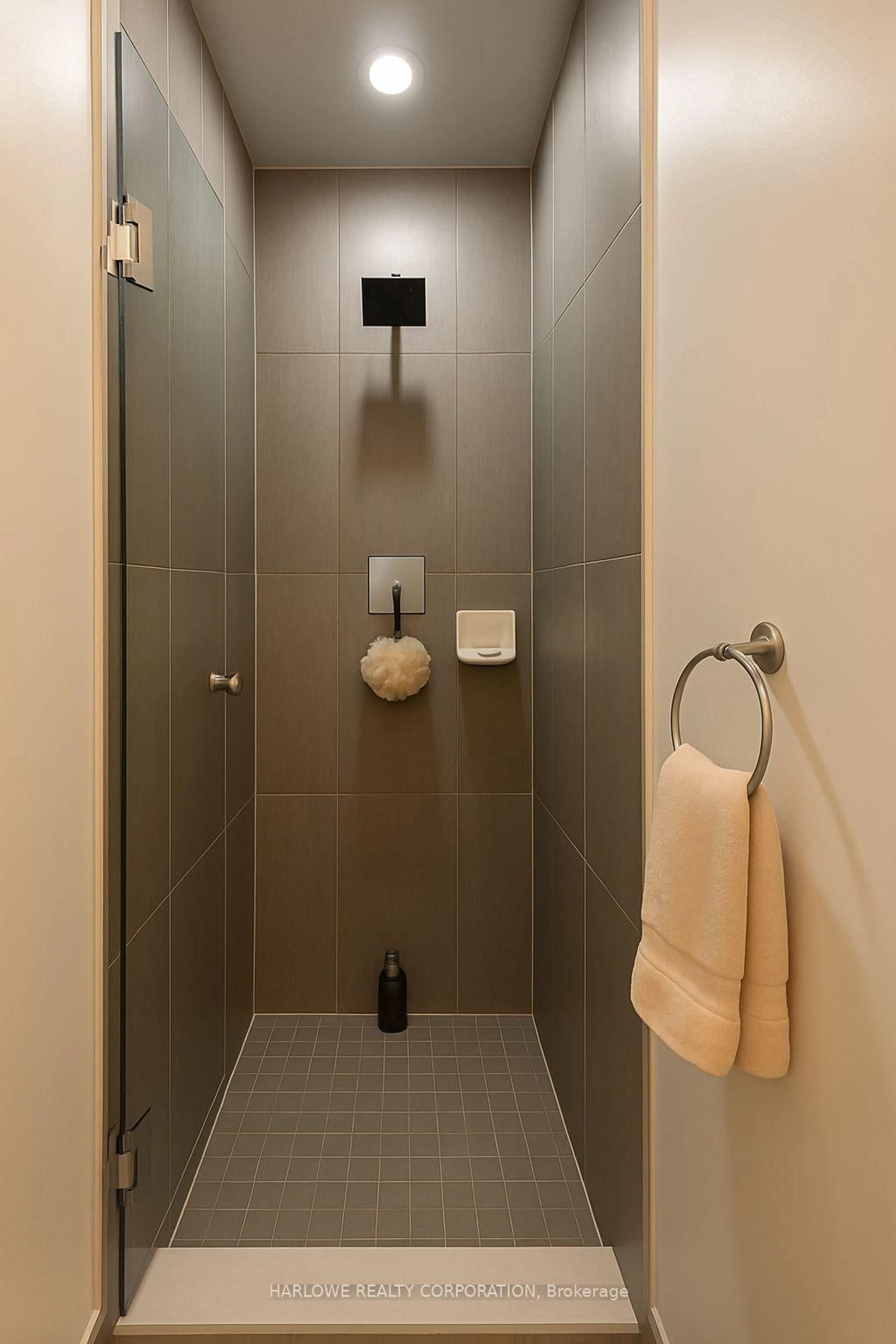 Standard bathroom, ceramic/tile floor for 60 Princess St #1031 SE, Toronto Ontario M5A 2C7