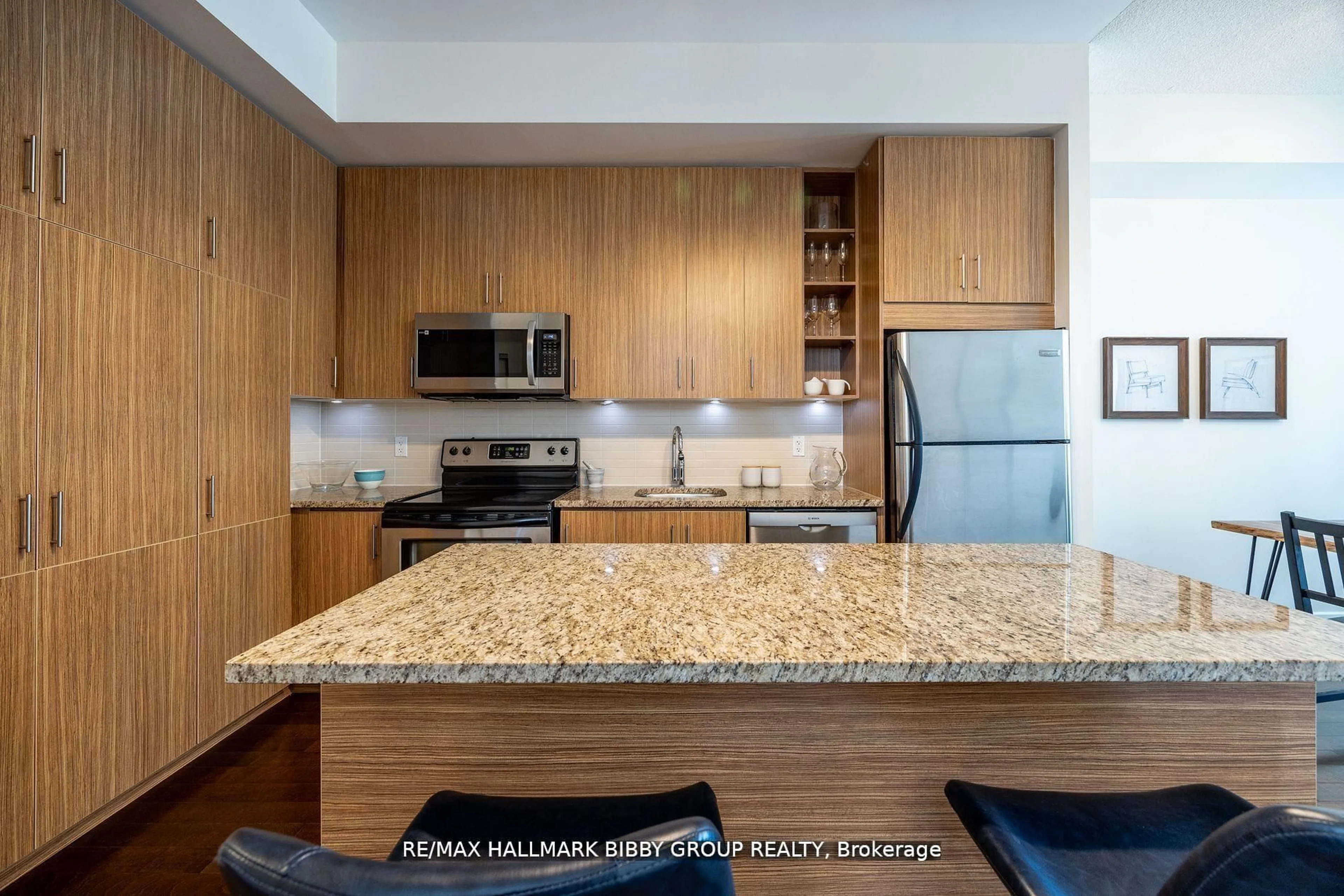 Standard kitchen, ceramic/tile floor for 112 George St #S420, Toronto Ontario M5A 2M5