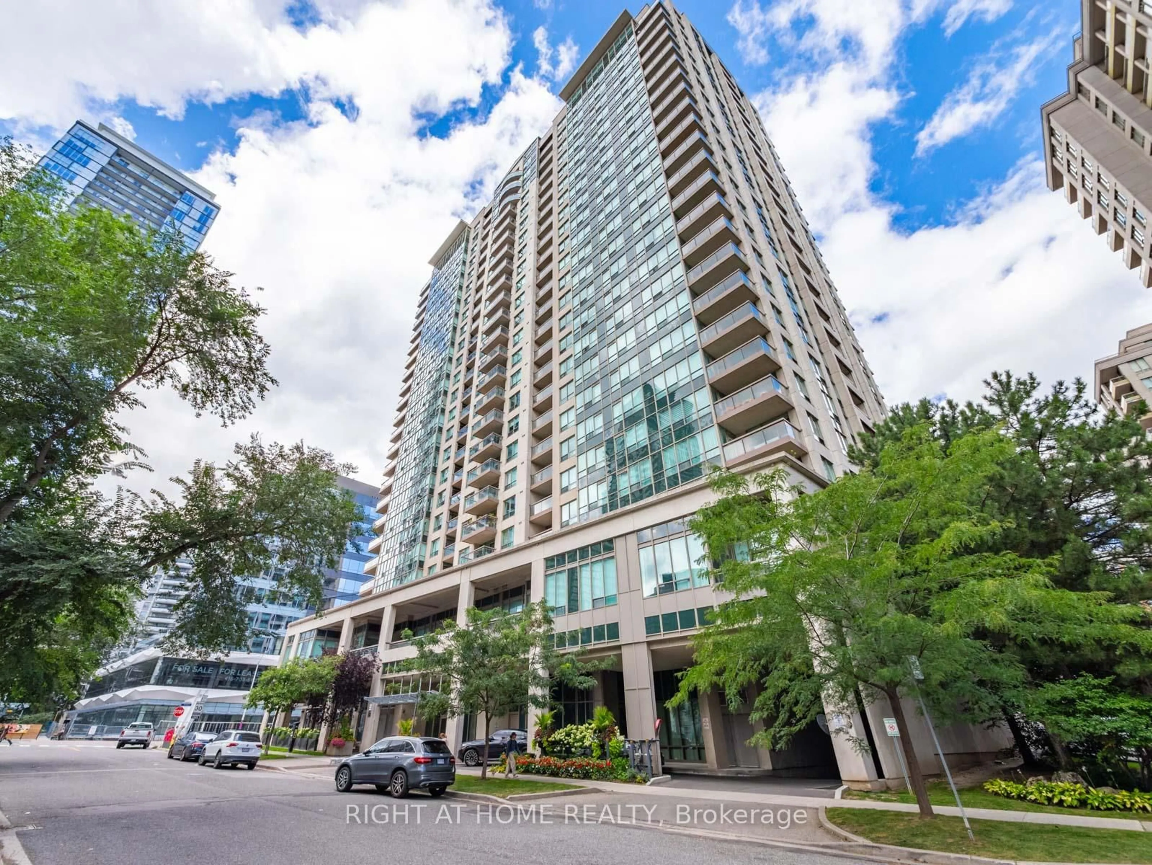 Indoor foyer for 18 Parkview Ave #608, Toronto Ontario M2N 7H7