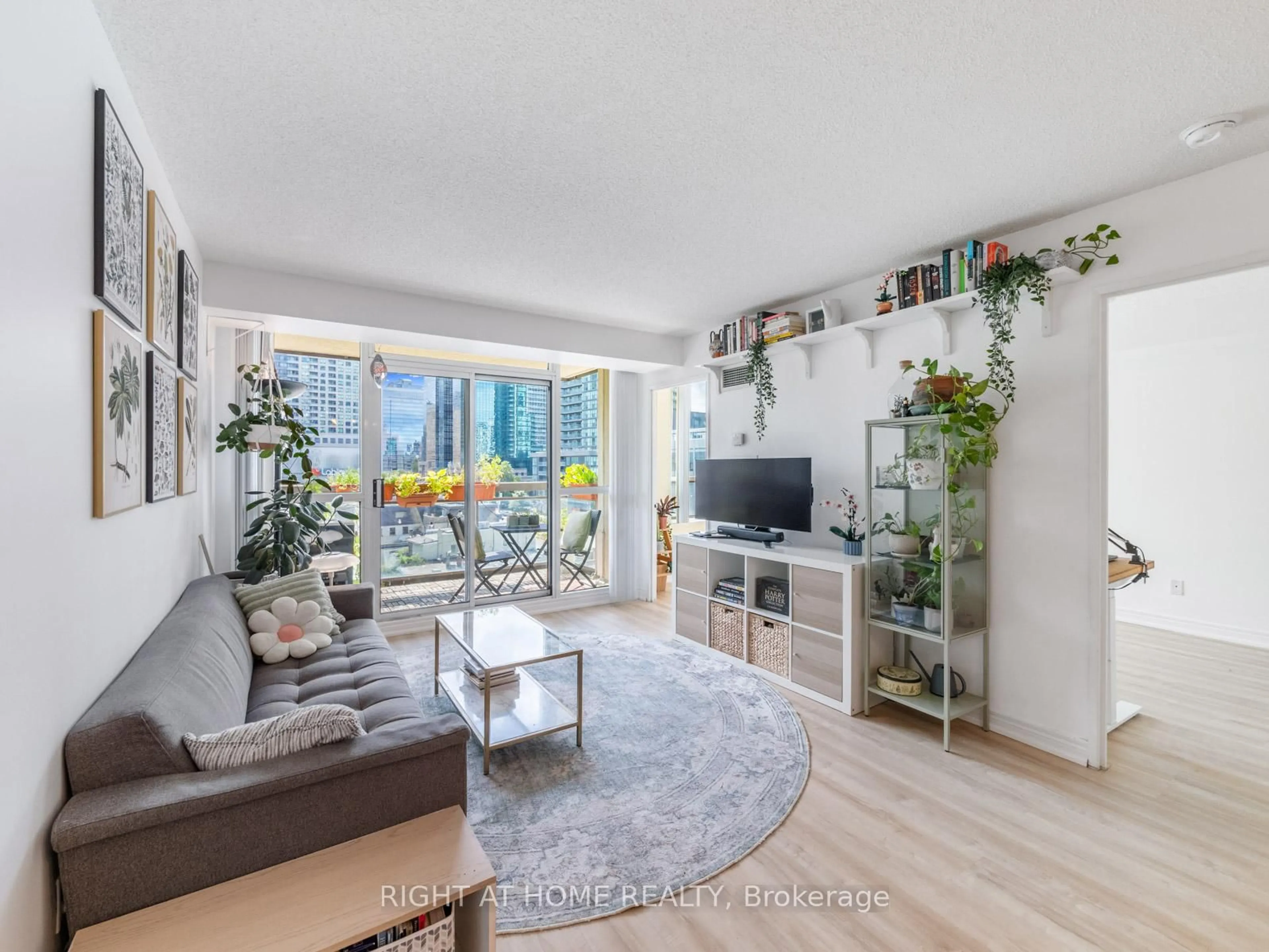 Living room with furniture, unknown for 18 Parkview Ave #608, Toronto Ontario M2N 7H7