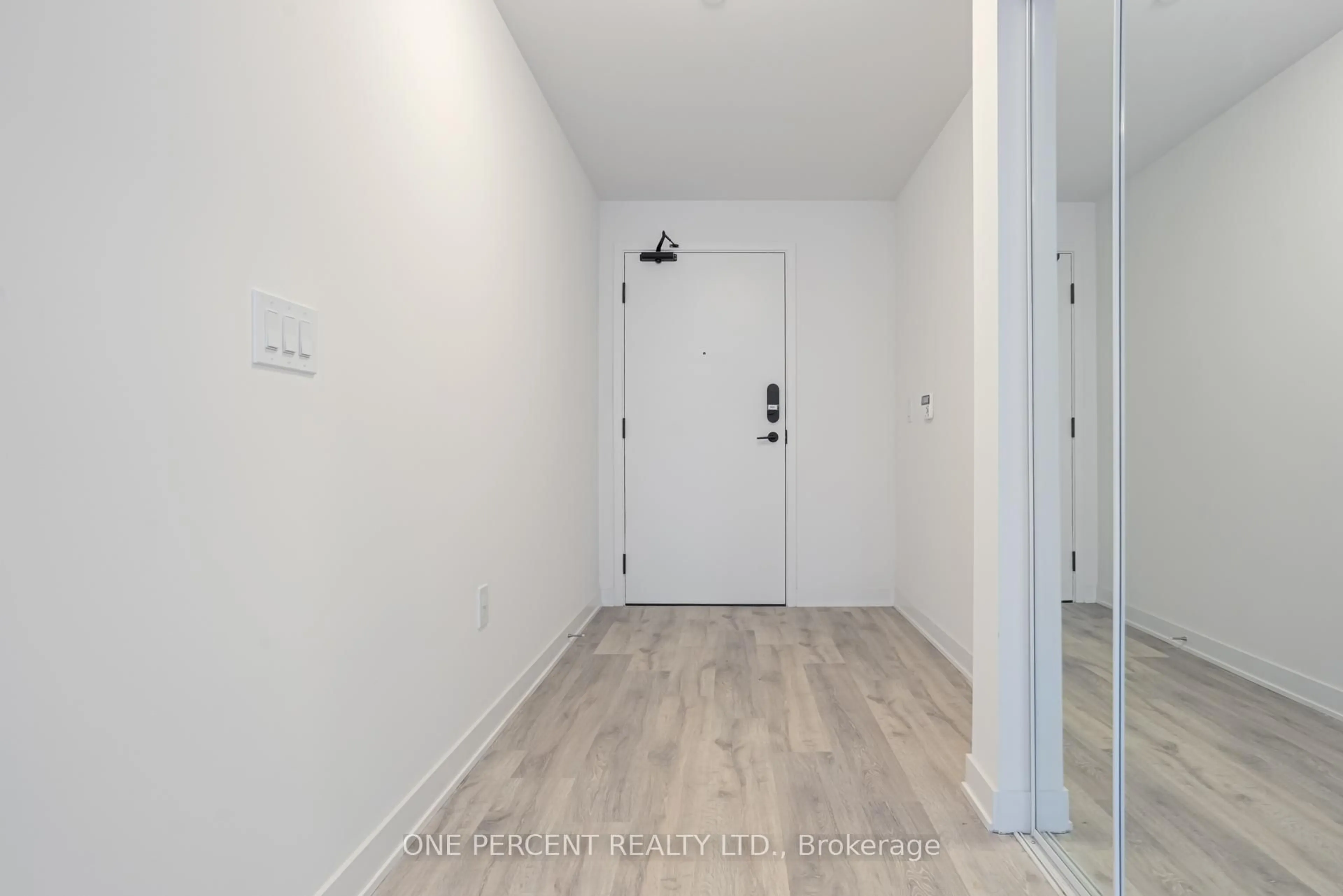 Indoor entryway for 121 Lower Sherbourne St #843D, Toronto Ontario M5A 0W8