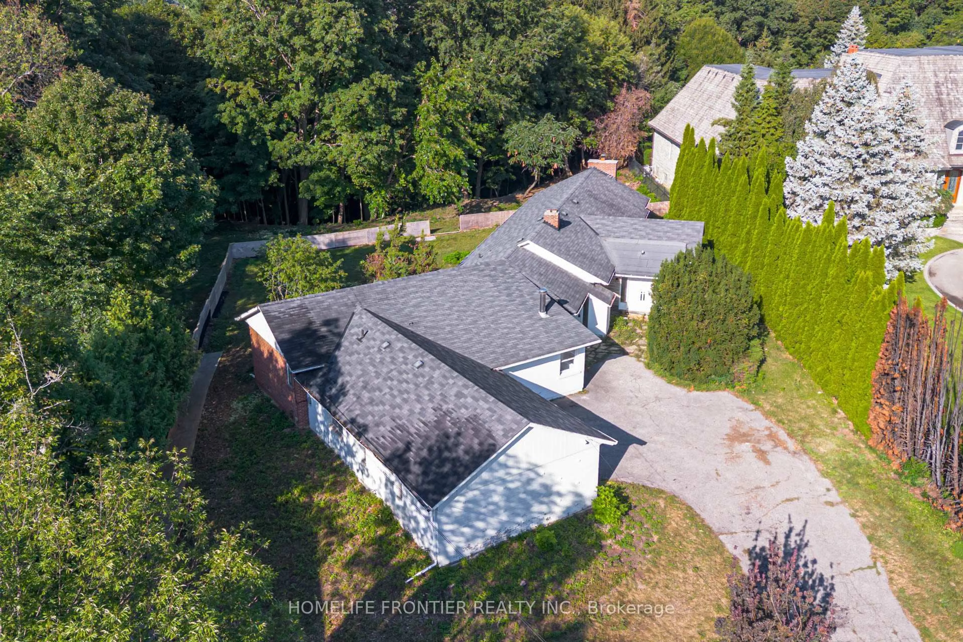 A pic from outside/outdoor area/front of a property/back of a property/a pic from drone, street for 78 Arjay Cres, Toronto Ontario M2L 1C7