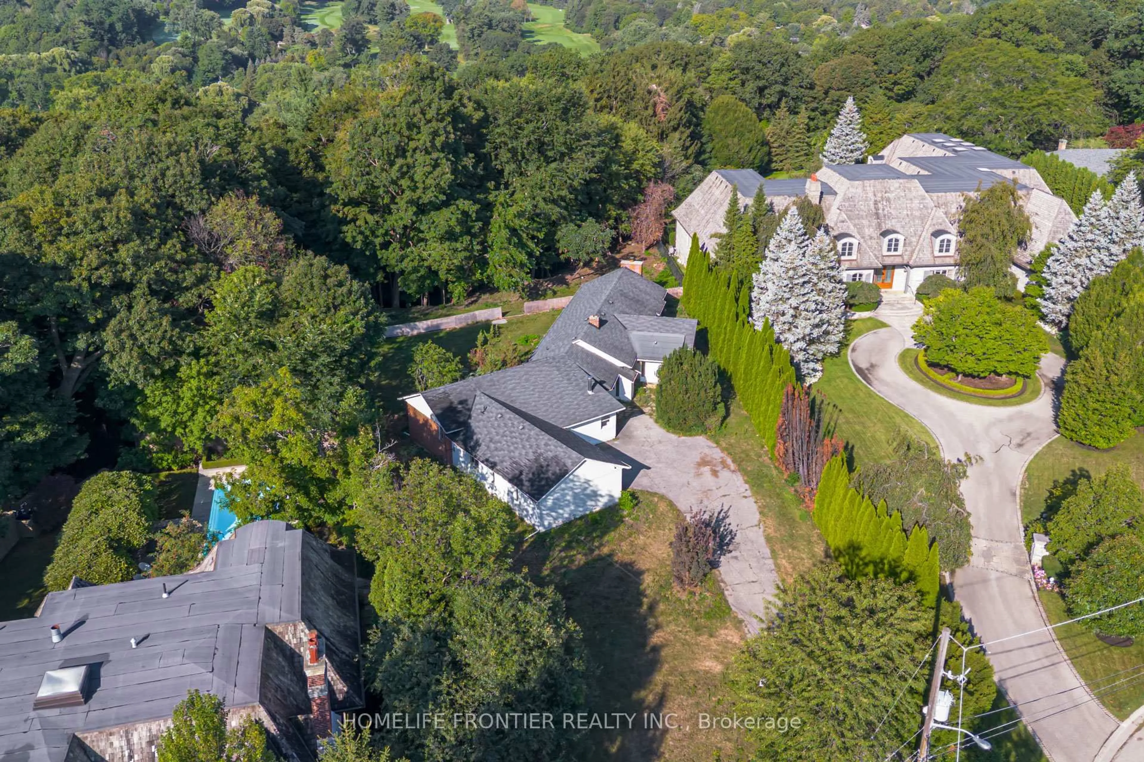 A pic from outside/outdoor area/front of a property/back of a property/a pic from drone, street for 78 Arjay Cres, Toronto Ontario M2L 1C7