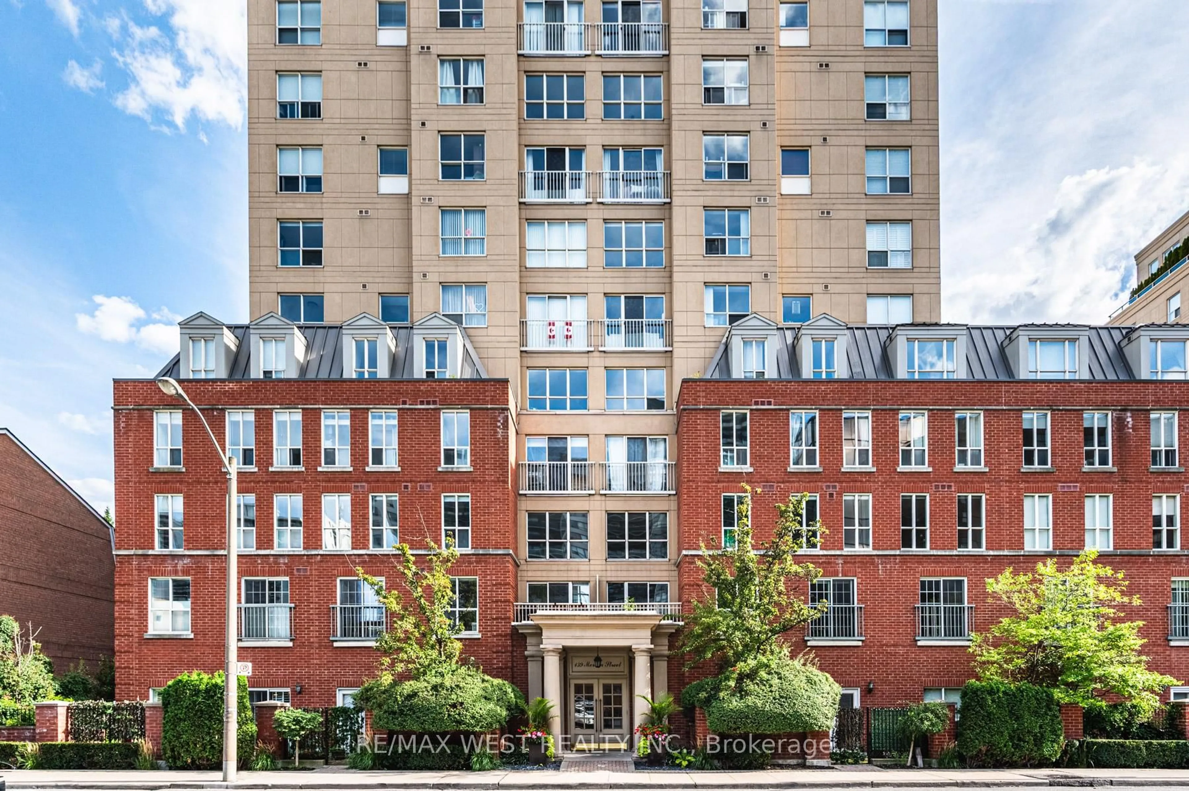 Home with brick exterior material, building for 139 Merton St #430, Toronto Ontario M4S 3G7
