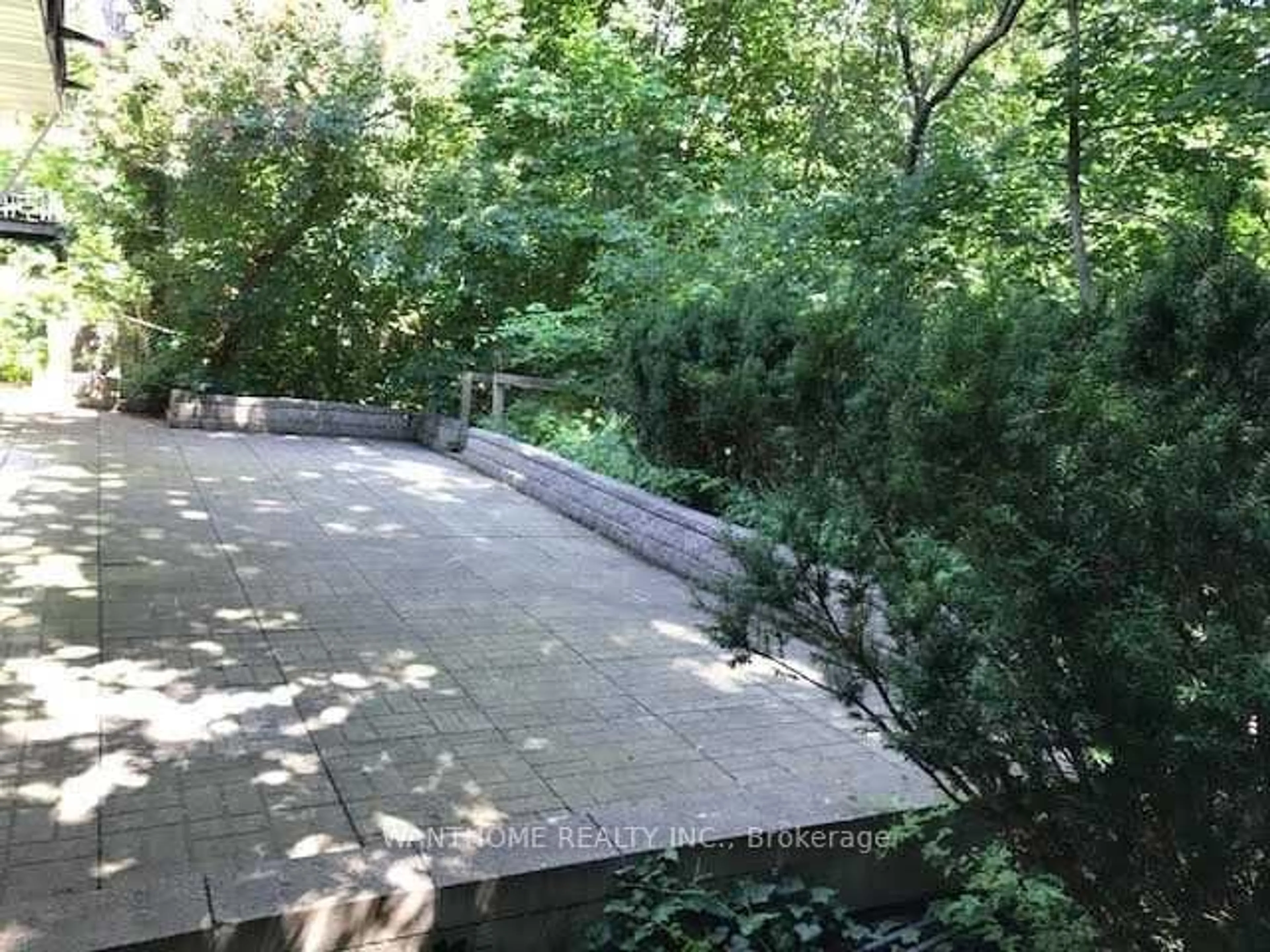 Patio, forest/trees view for 185 Burbank Dr, Toronto Ontario M2K 1P5
