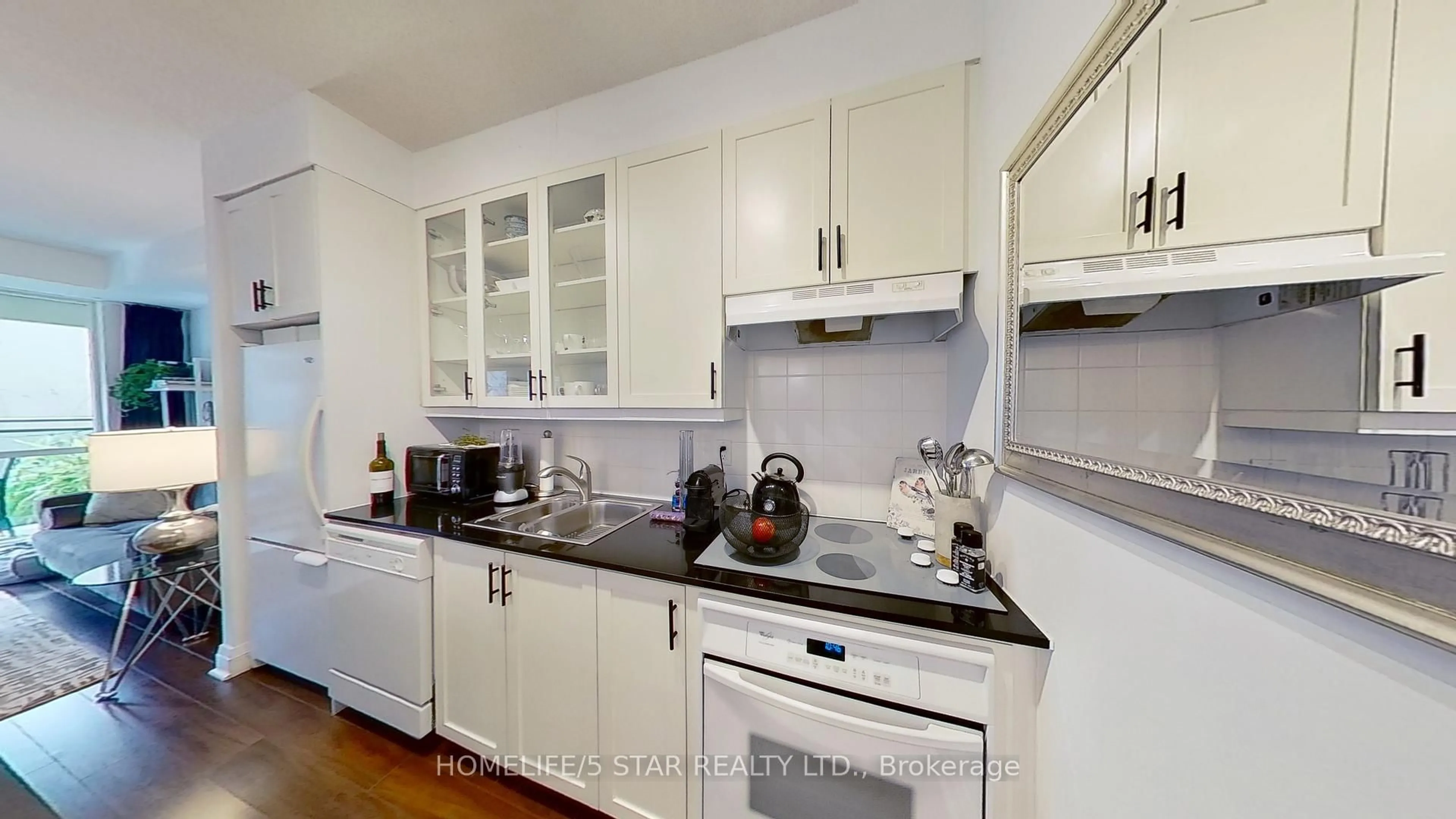 Standard kitchen, wood/laminate floor for 25 SCRIVENER Sq #209, Toronto Ontario M4W 3Y6