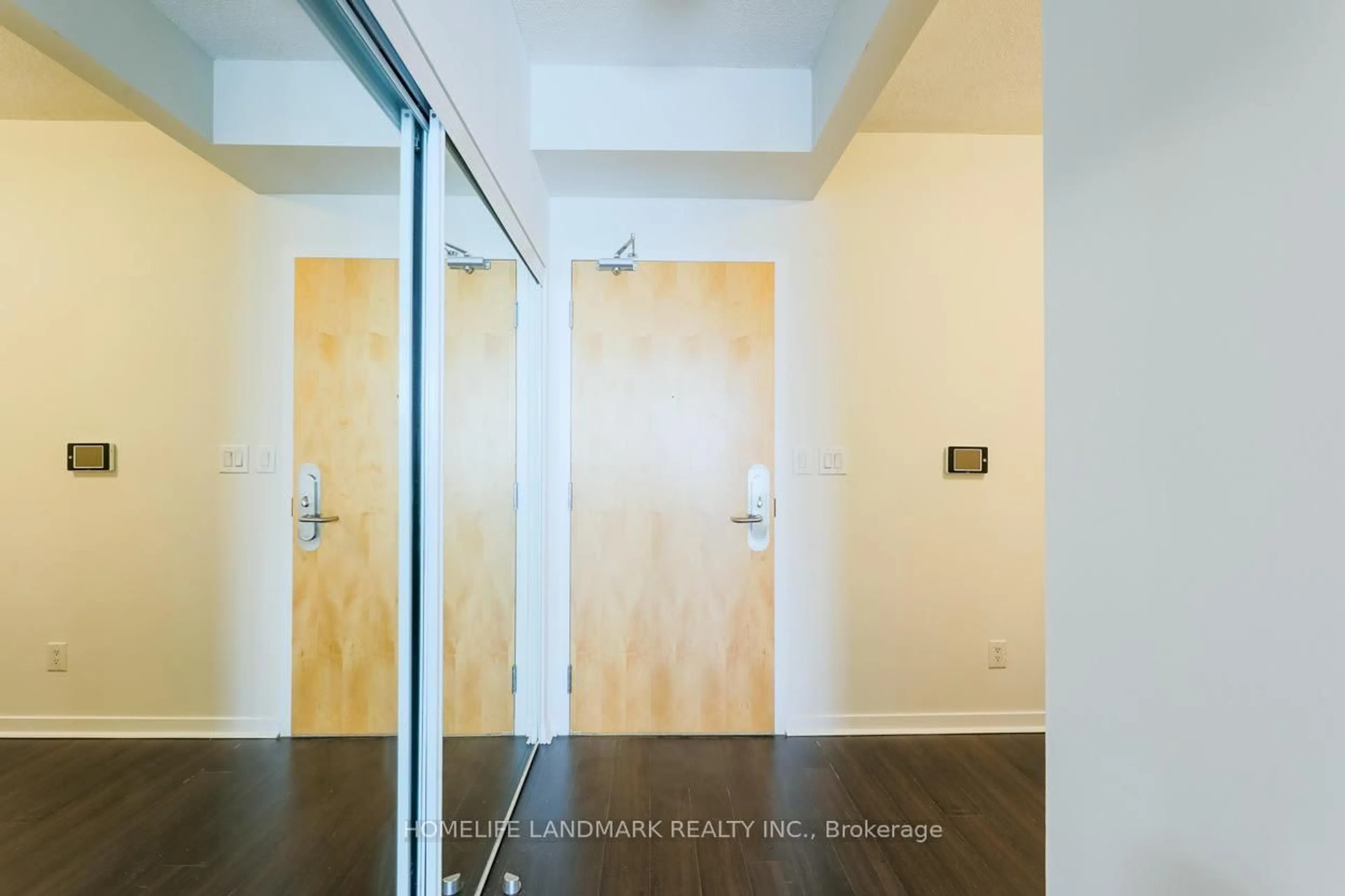 Indoor entryway for 55 bremner Blvd #4003, Toronto Ontario M5J 0A6