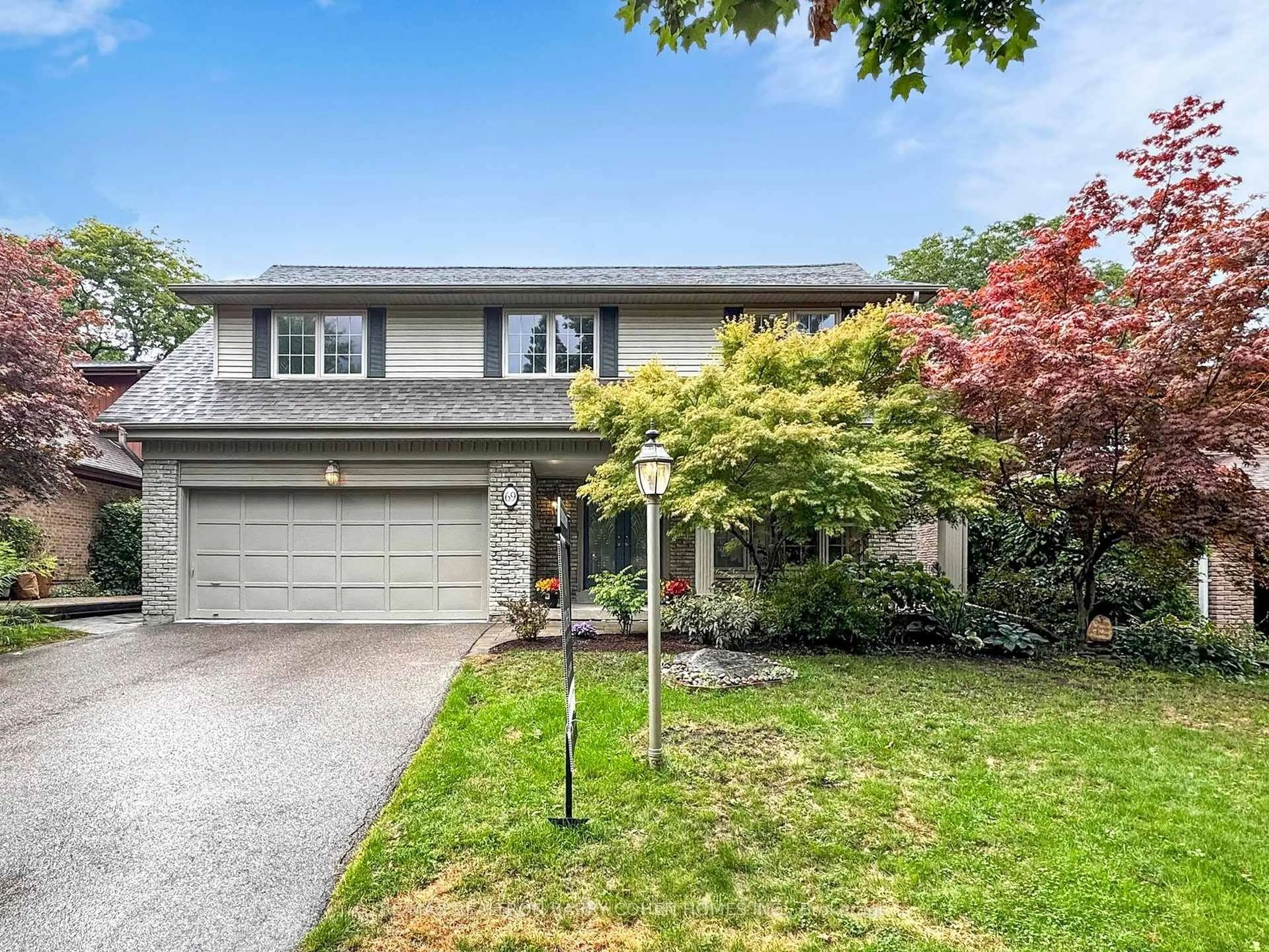 Home with vinyl exterior material, street for 69 Tanbark Cres, Toronto Ontario M3B 1N7