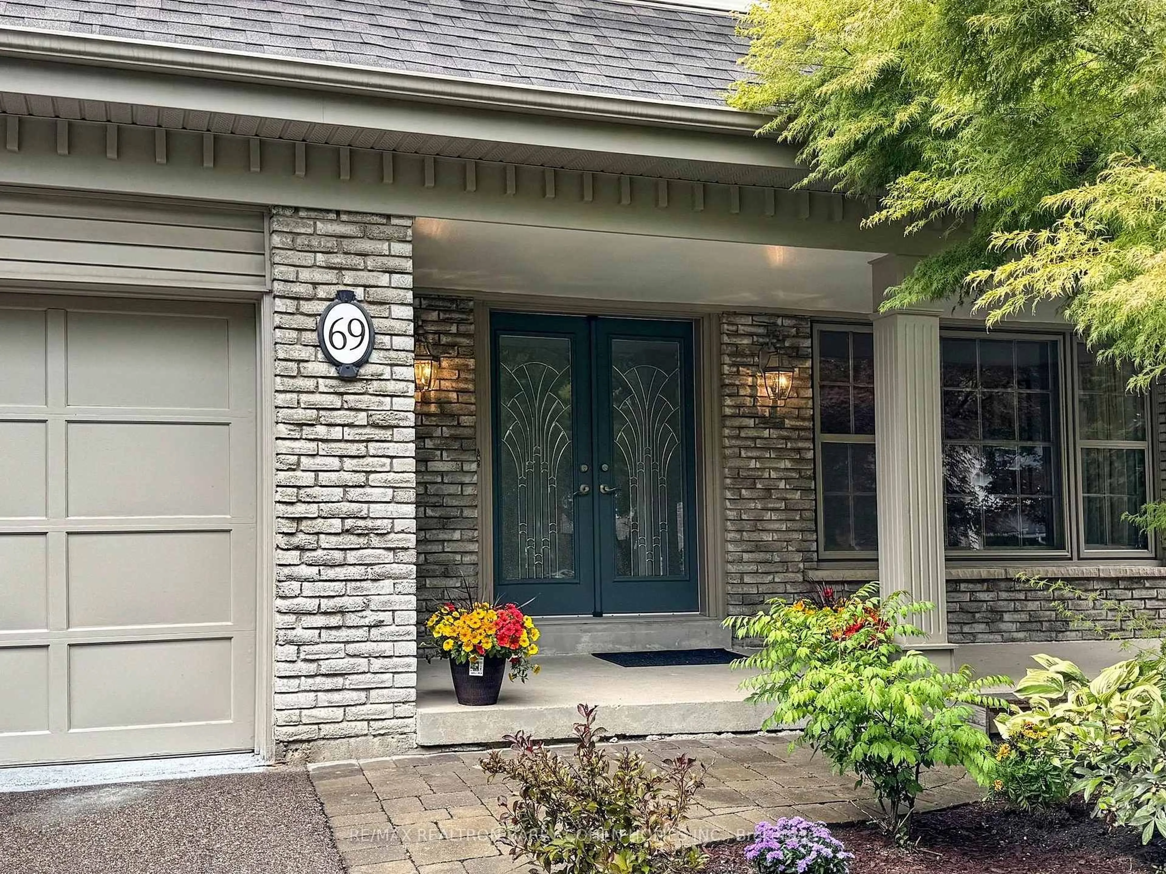 Home with brick exterior material, street for 69 Tanbark Cres, Toronto Ontario M3B 1N7