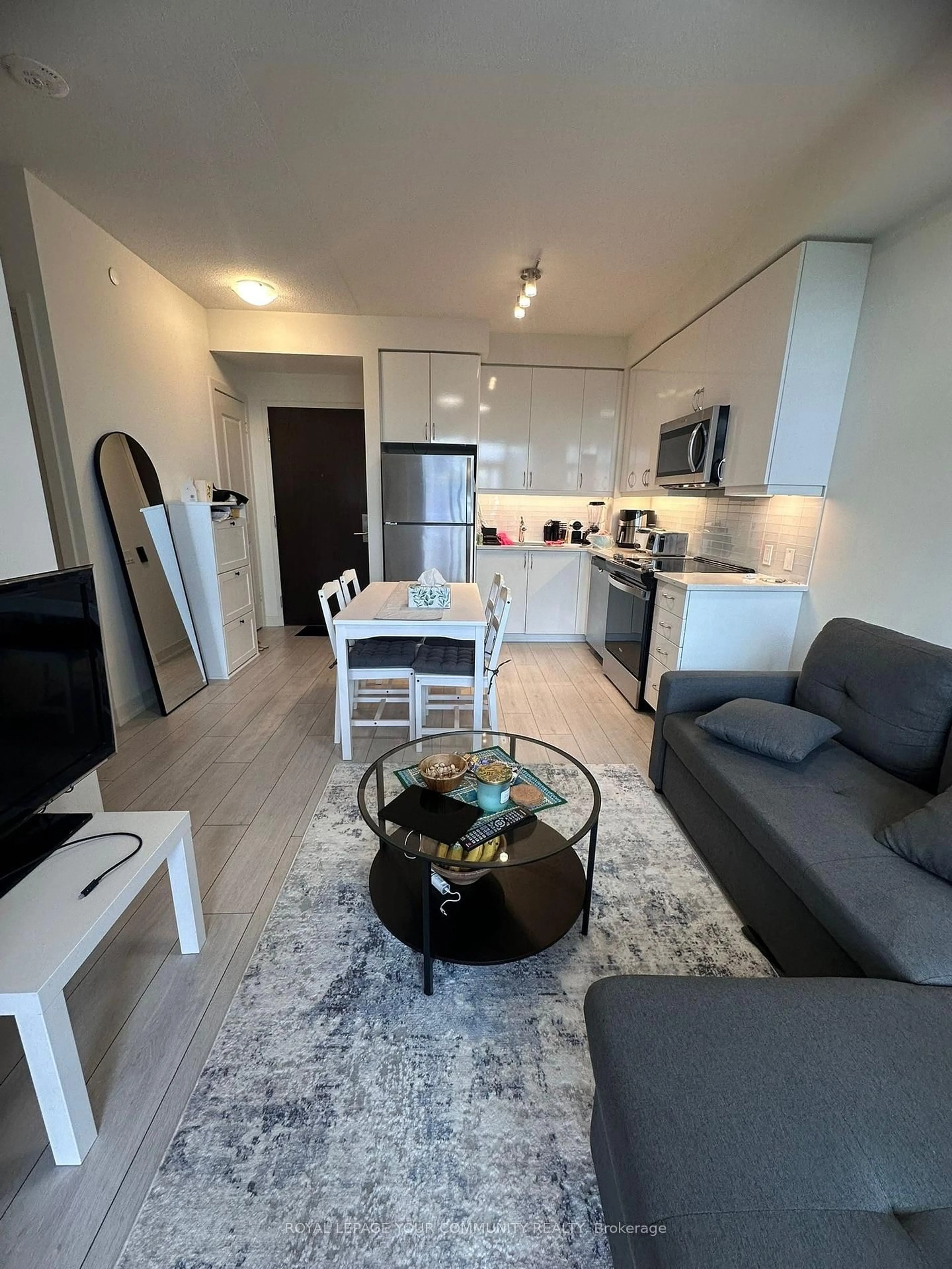 Living room with furniture, wood/laminate floor for 4955 Yonge St #2818, Toronto Ontario M2N 5N6