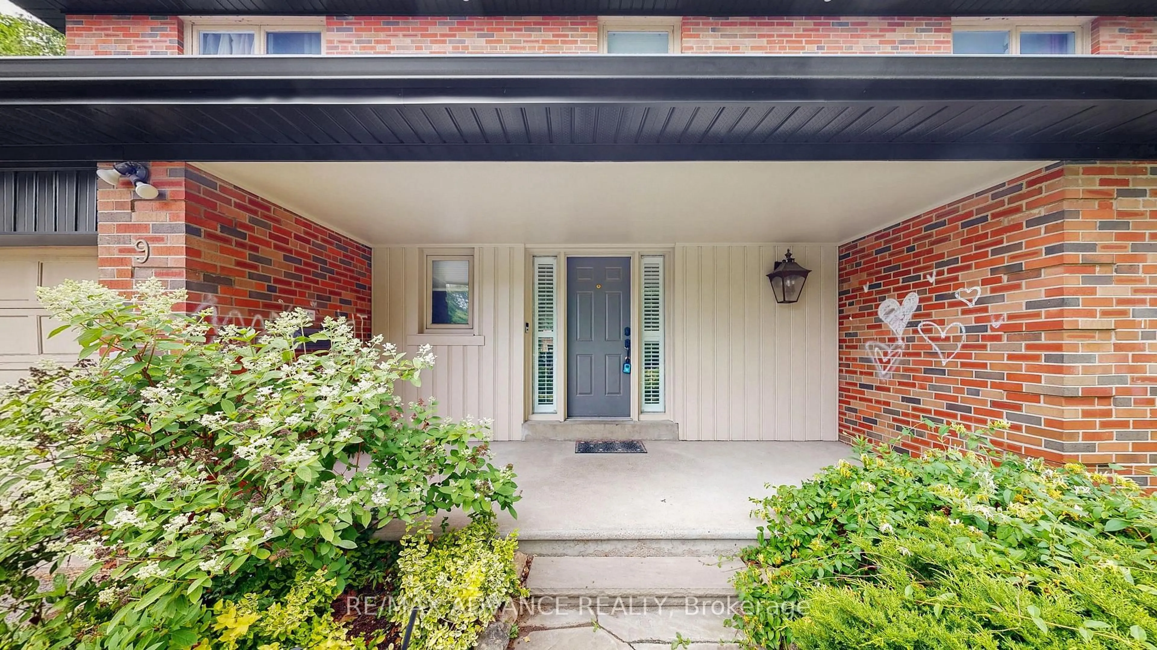 Unknown for 9 Carluke Cres, Toronto Ontario M2L 2H7