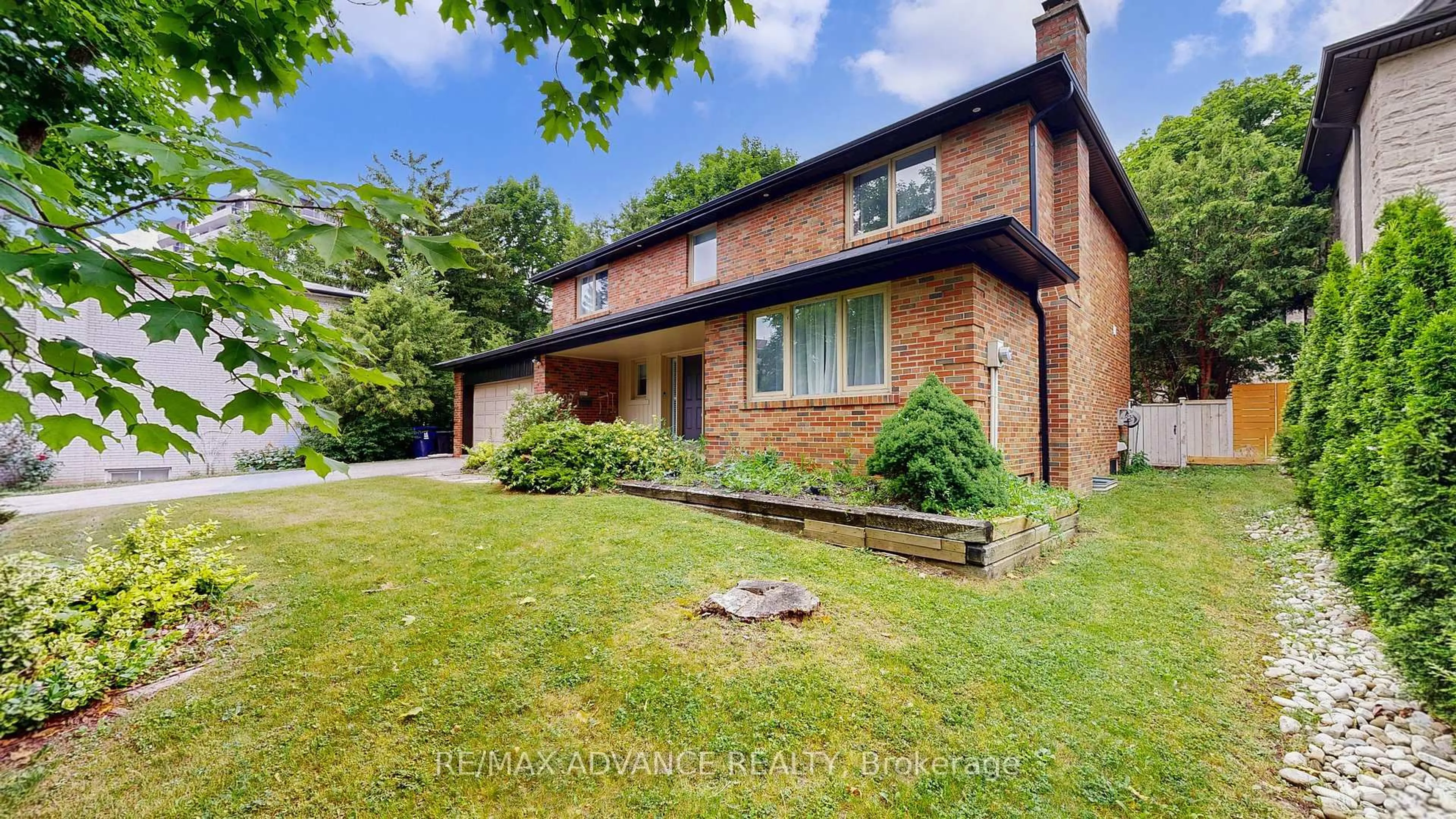 Home with brick exterior material, street for 9 Carluke Cres, Toronto Ontario M2L 2H7