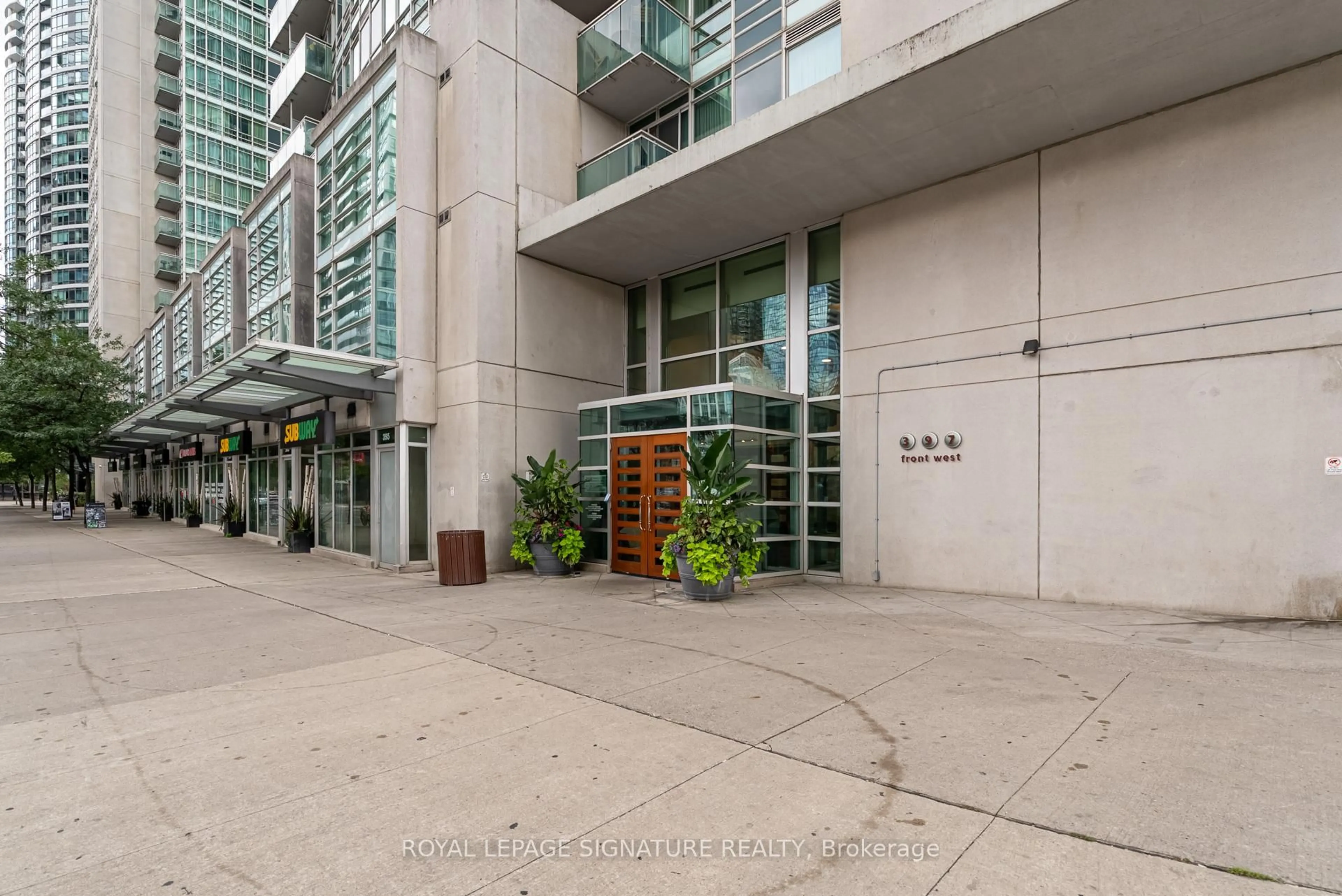 Indoor foyer for 397 Front St #3909, Toronto Ontario M5V 3R8