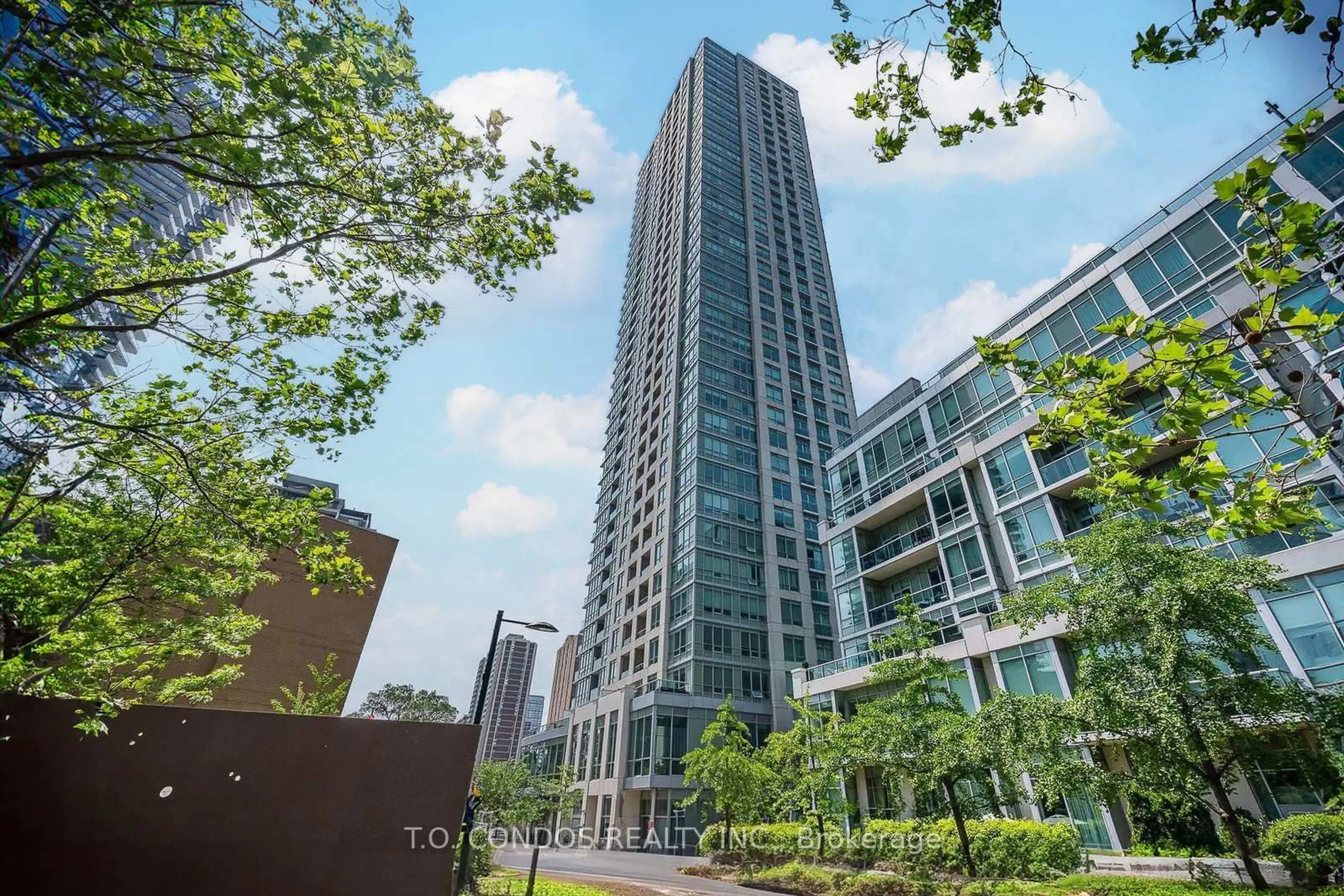 Unknown for 120 Homewood Ave #523, Toronto Ontario M4Y 2J3