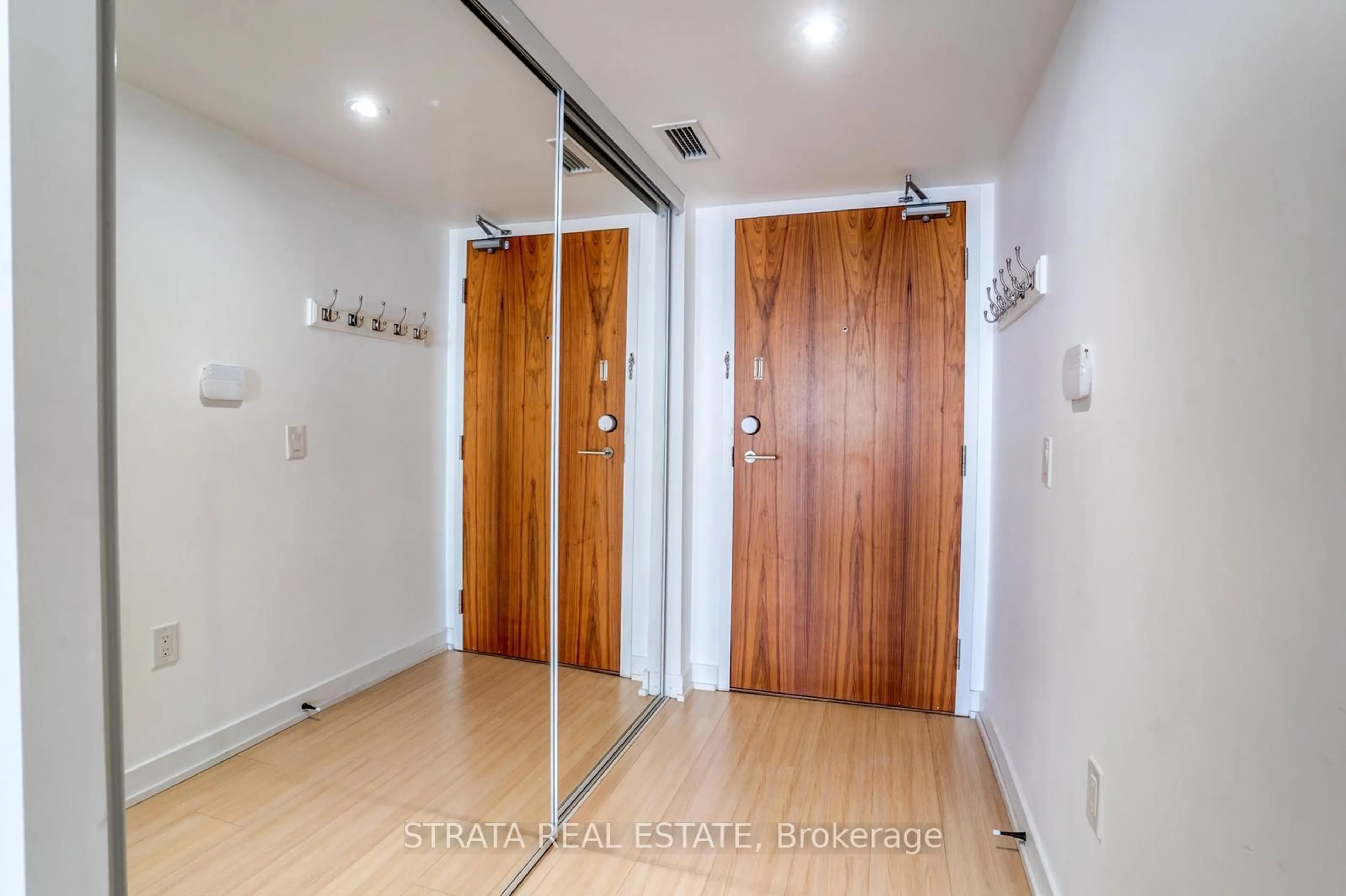 Indoor foyer for 85 Queens Wharf Rd #2302, Toronto Ontario M5V 0J9