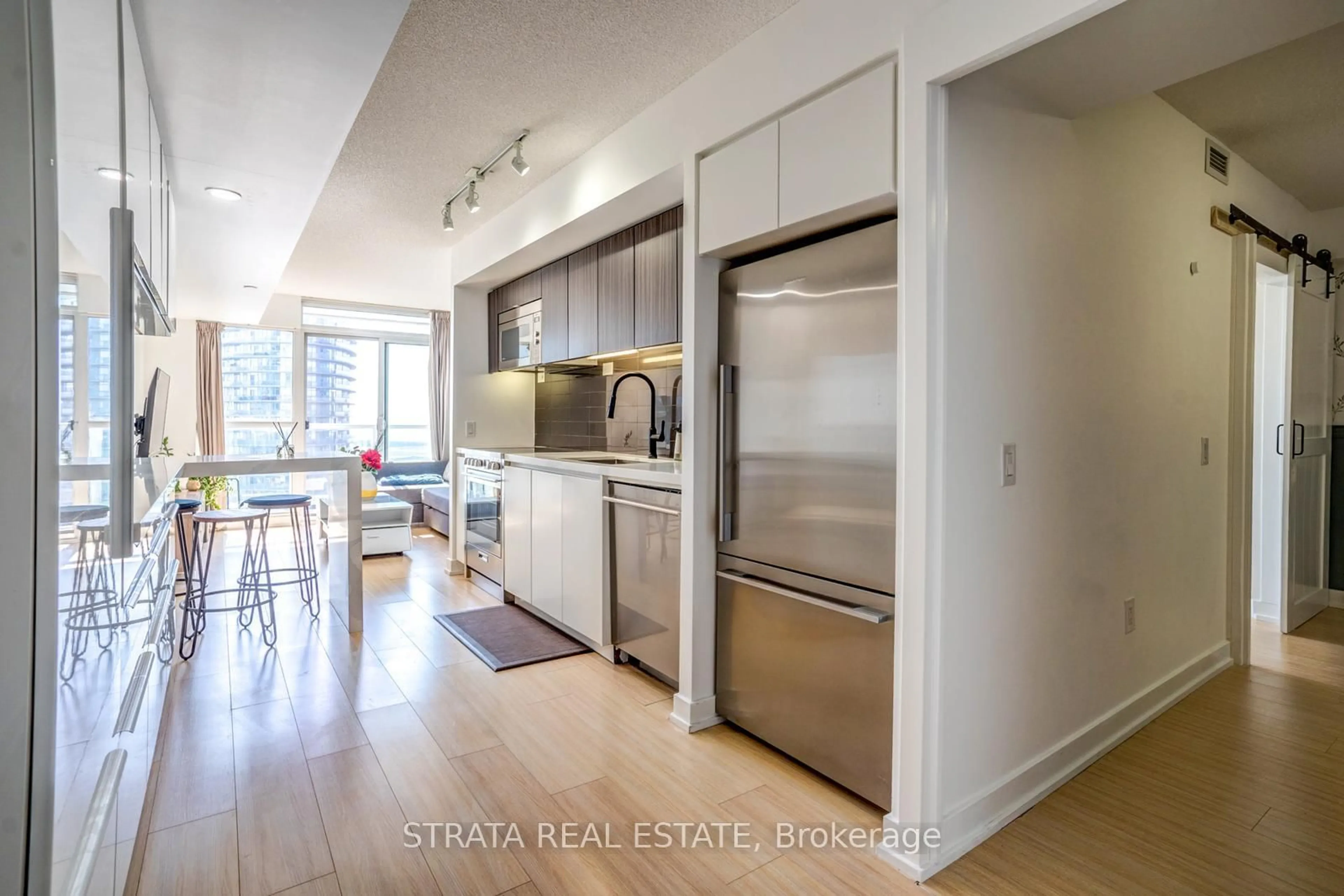 Open concept kitchen, unknown for 85 Queens Wharf Rd #2302, Toronto Ontario M5V 0J9