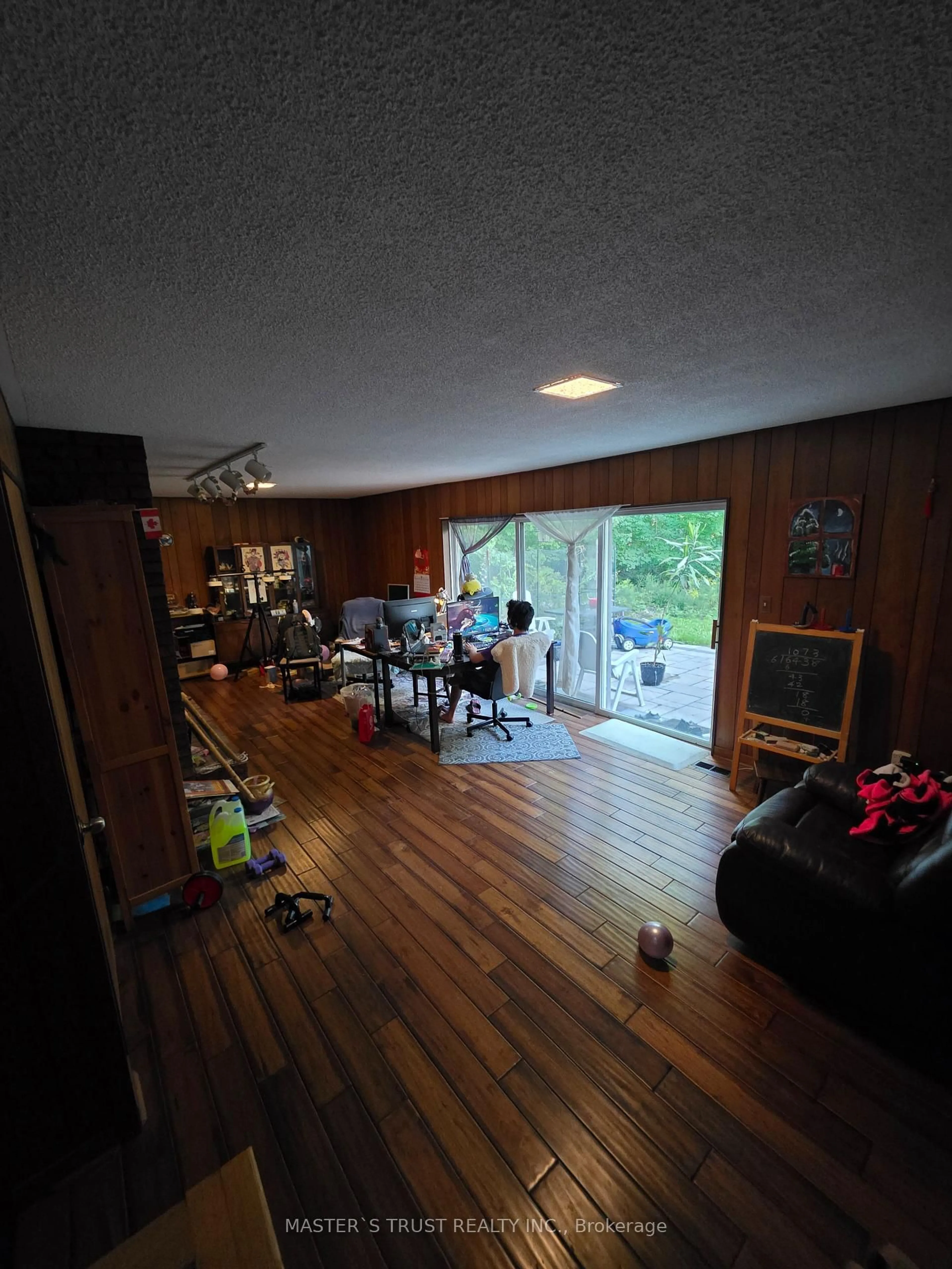 A pic of a room for 2 Craigmont Dr, Toronto Ontario M2H 1C5