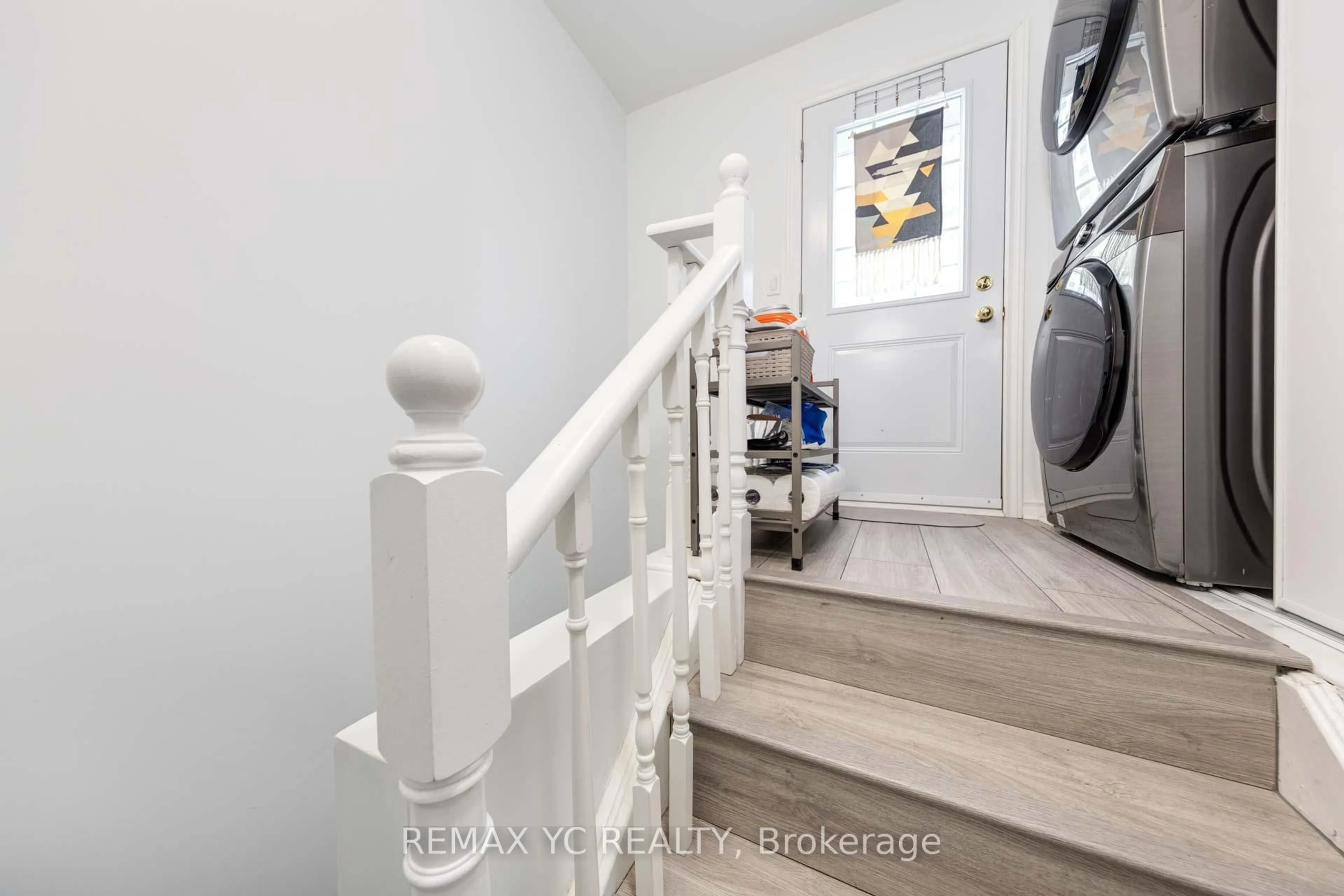 Indoor entryway for 3 Everson Dr #526, Toronto Ontario M2N 7C2